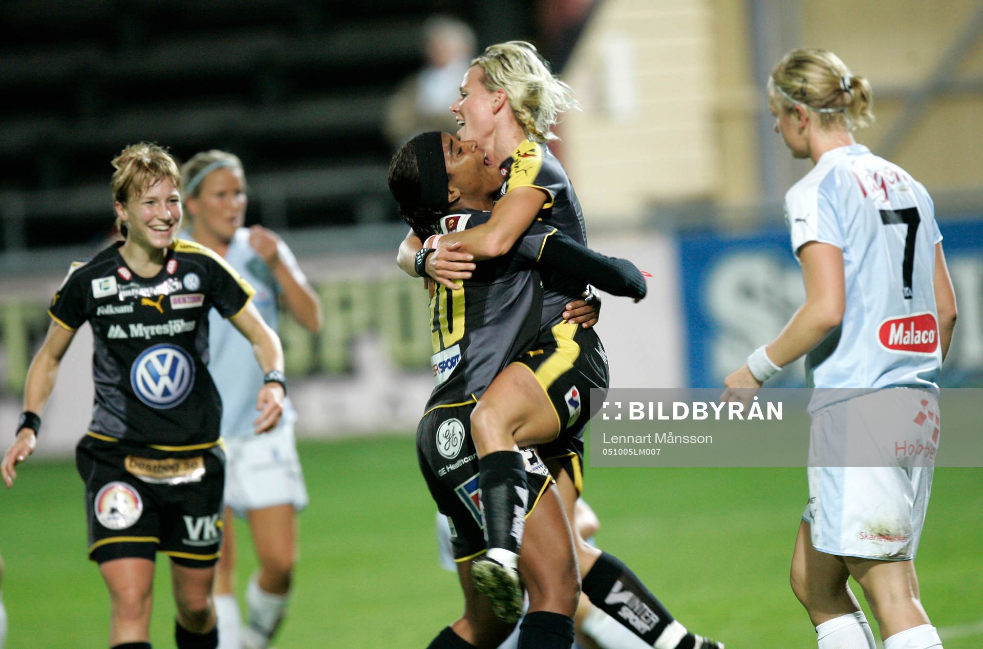 0-1, Anna Sjöström och Elaine, jubel och Therese Jönsson