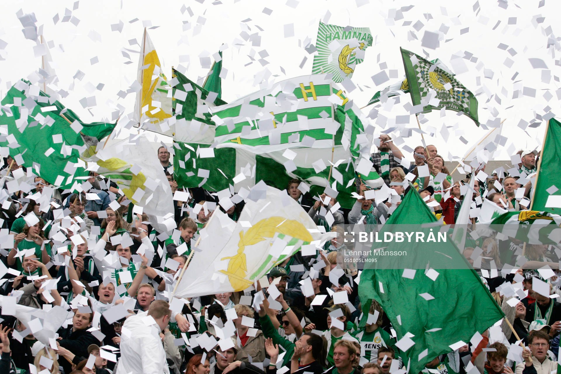 Fans, supporter, flagga, konfetti
