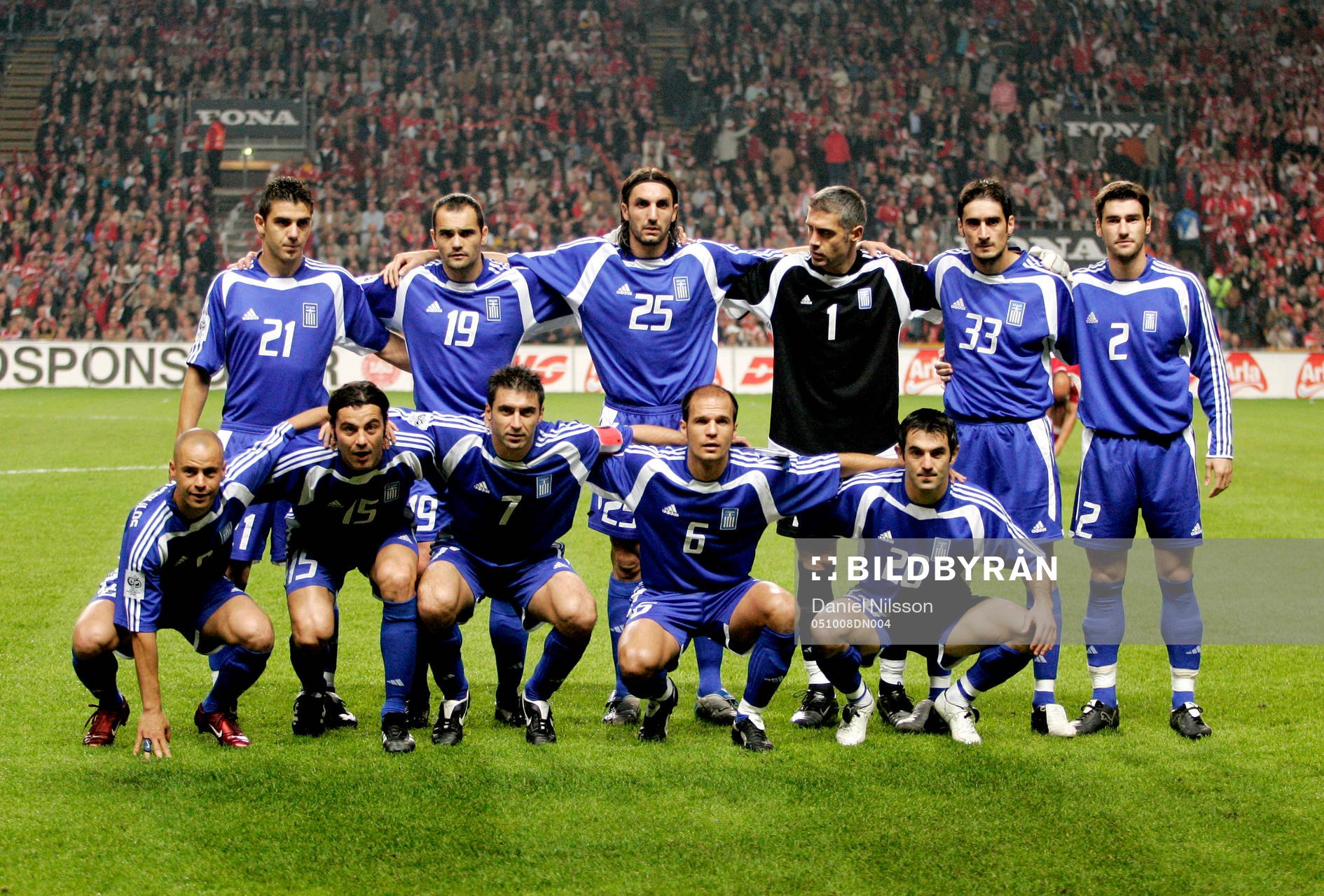  överst från vänster: Katsouranis, Kapsis, Kyrgiakos, Nikopolidis (målvakt), Lymperopoulos, Seitaridis. Nedre rad från vänster: Giannakopoulos, Vryzas, Zagorakis, Basinas, Karagounis.