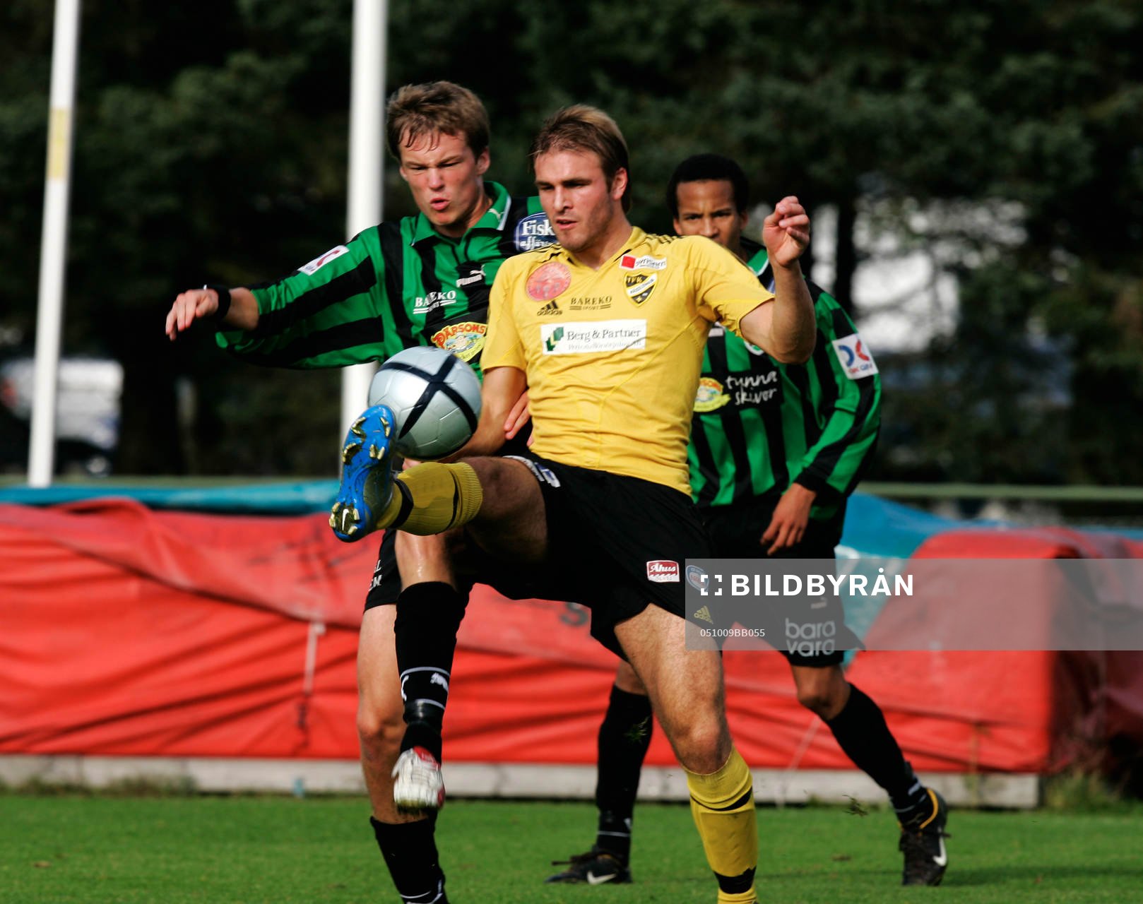   Jesper Westerberg först på bollen.