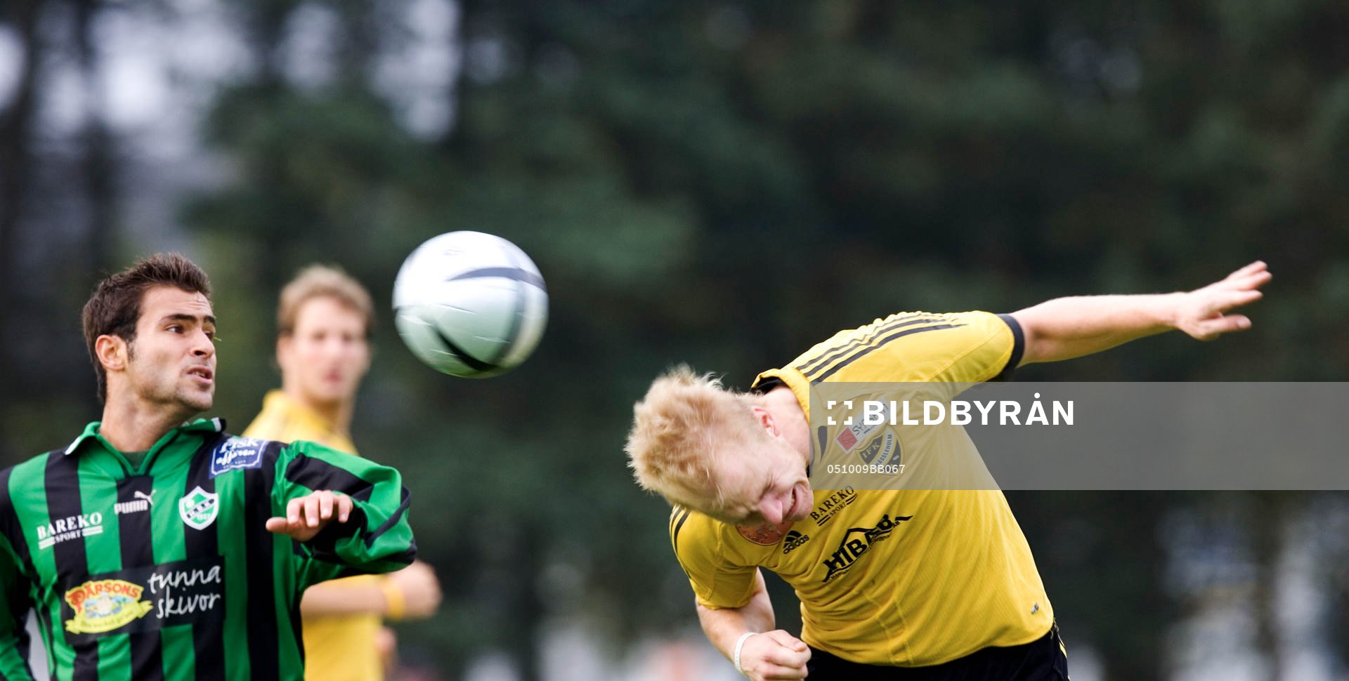 Niclas Fischer nickar undan