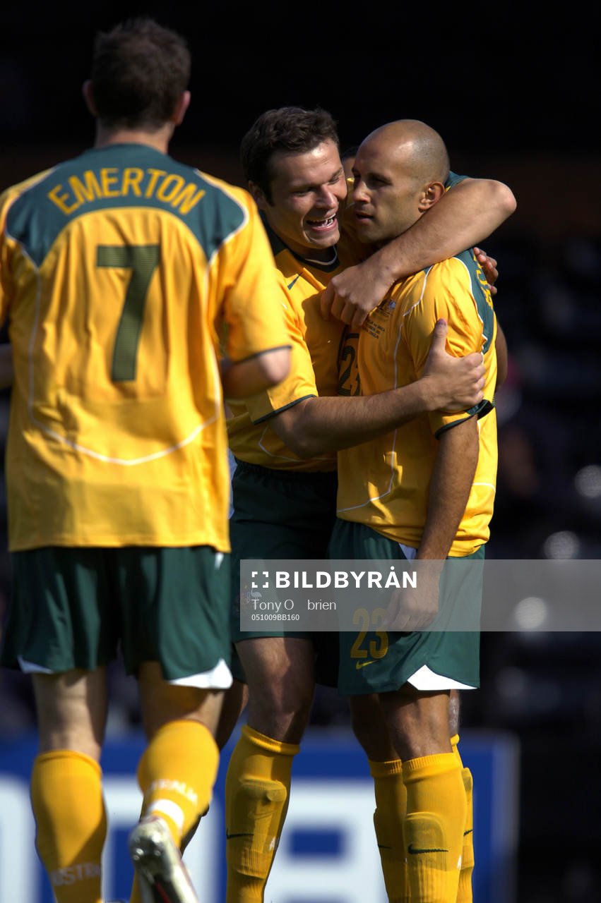 Mark Viduka och Marco Bresciano, Australien, jubel