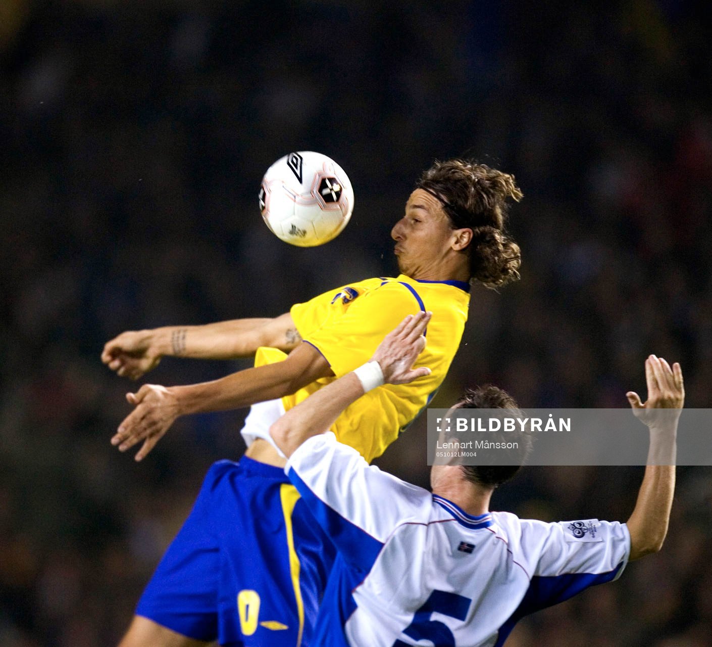 Zlatan Ibrahimovic tar ner bollen