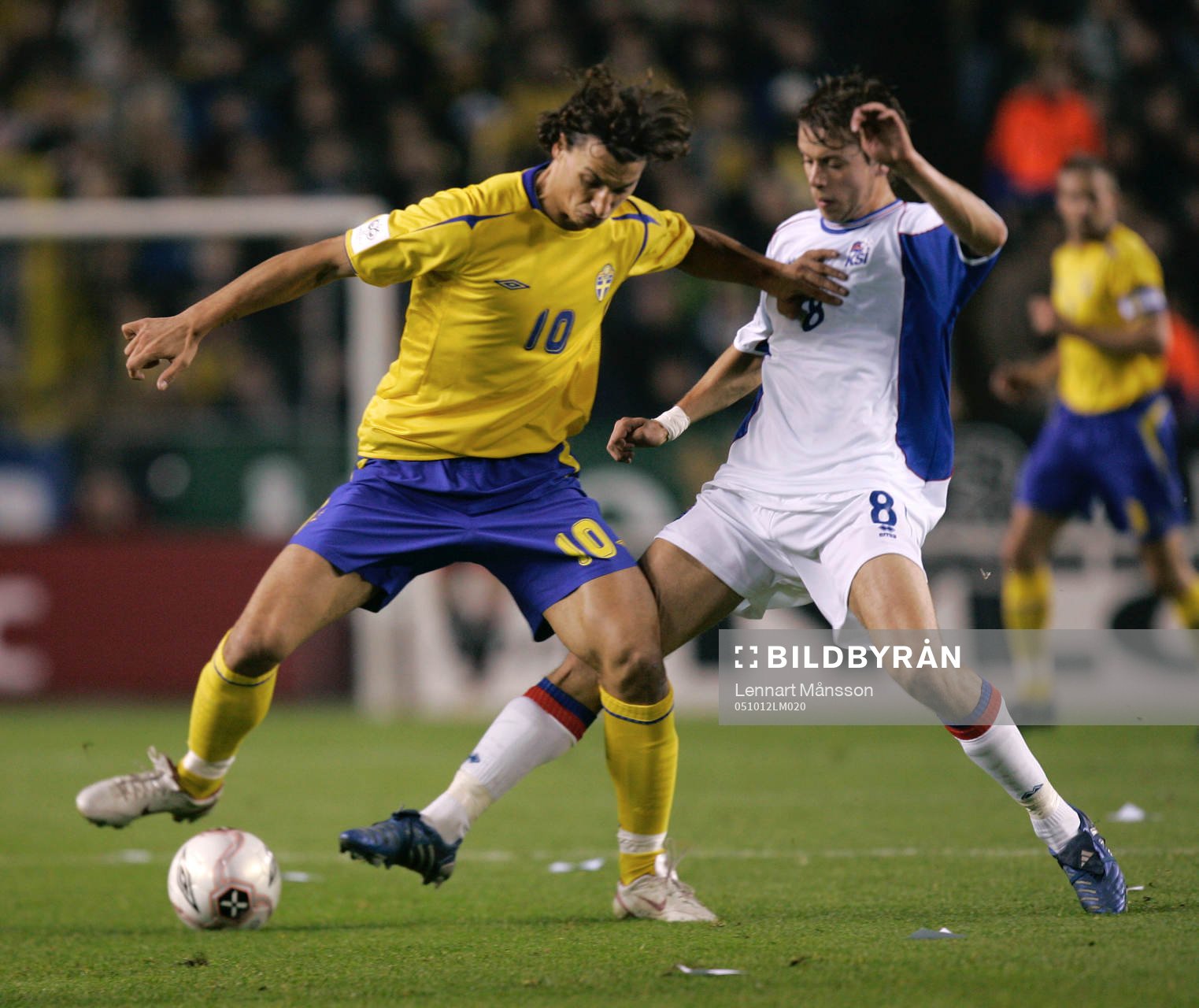 Zlatan Ibrahimovic skojar med islänningarna