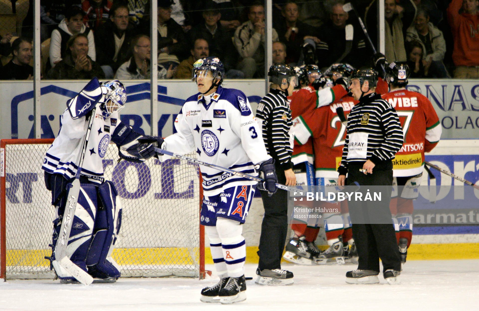Matchen är över. mora har gjort 2-0 och Johan backlund