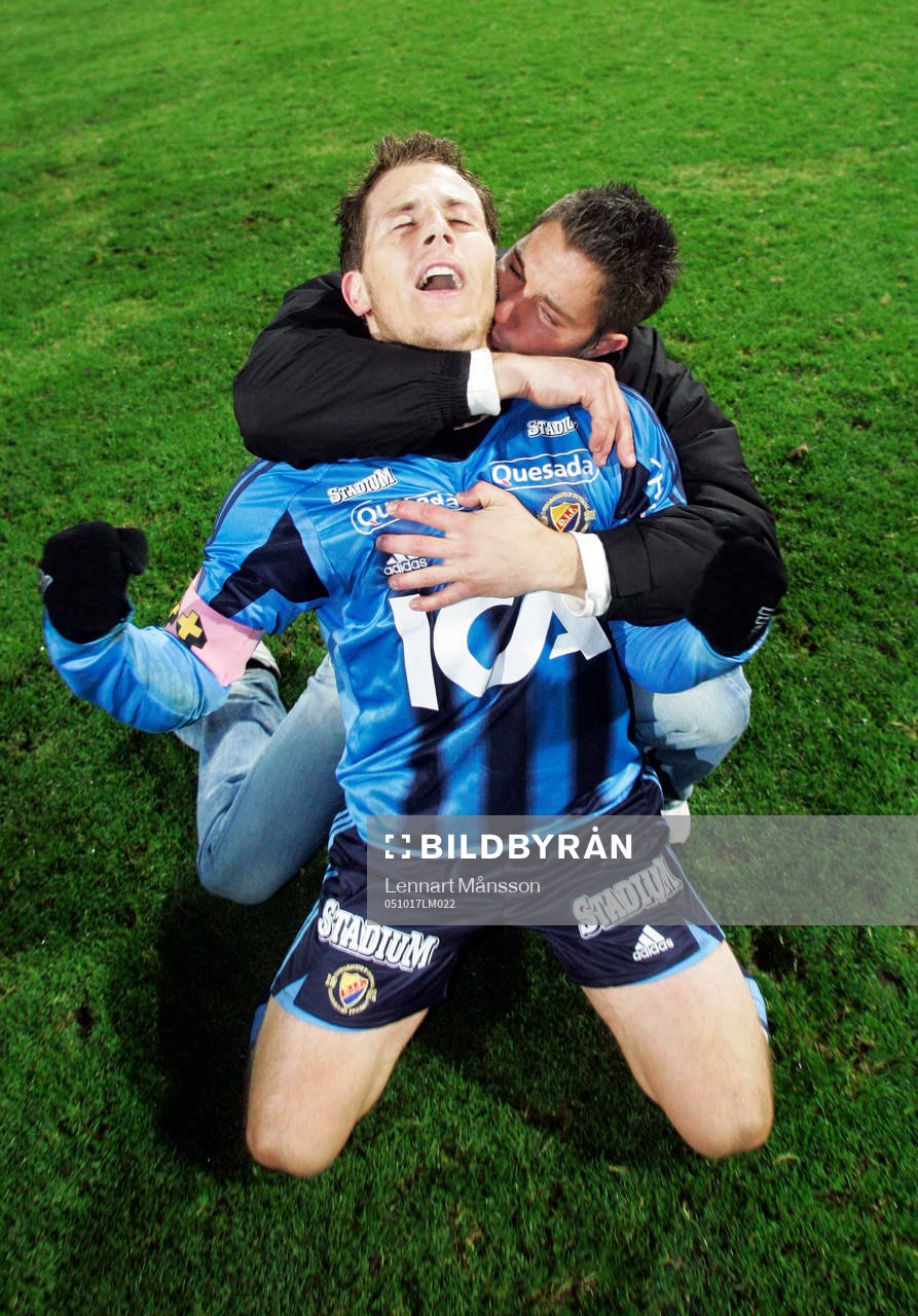 Tobias Hysen, Djurgården hyllas av en supporter. (SM-guld)