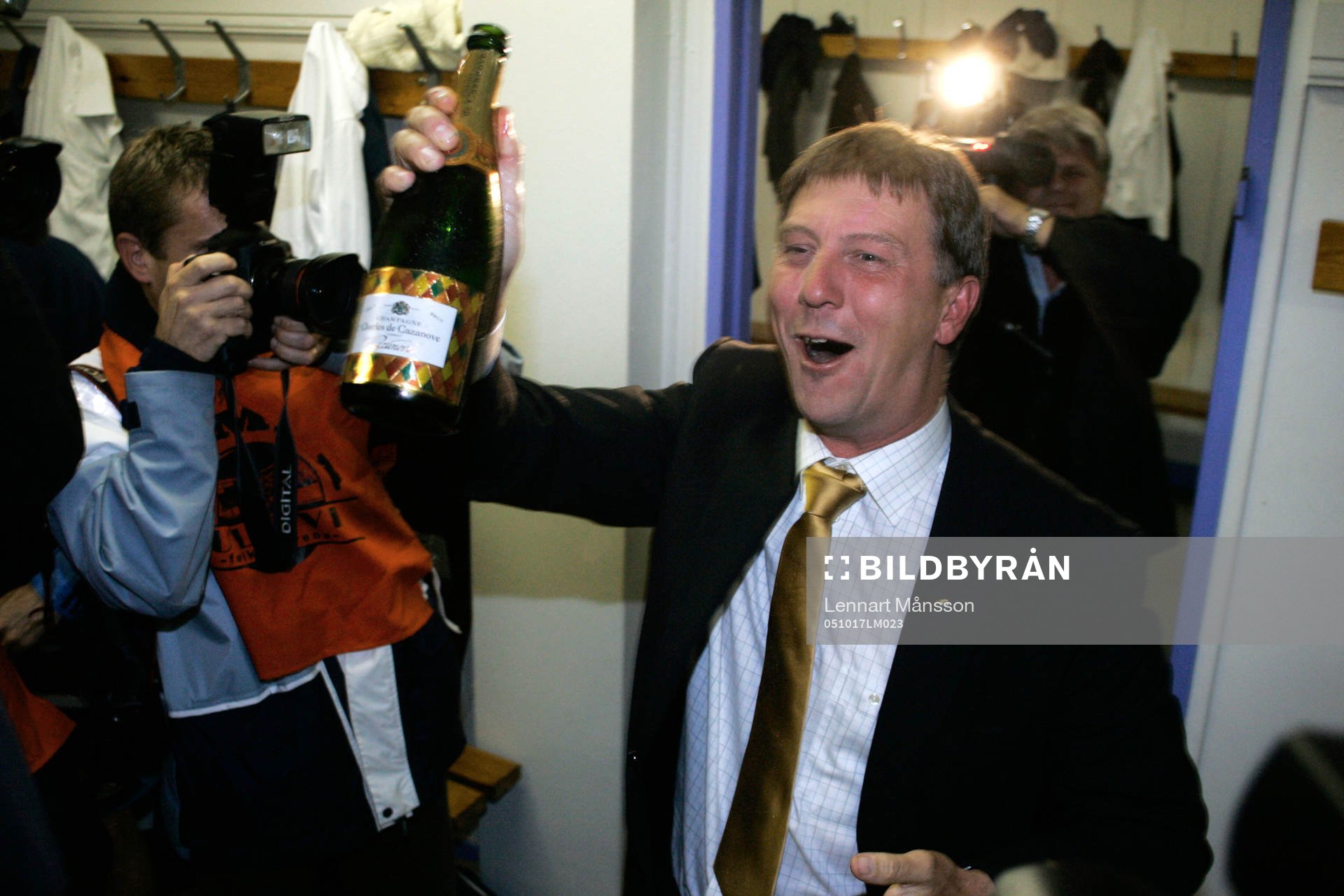 Kjell Jonevret, tränare Djurgården firar. (SM-guld)