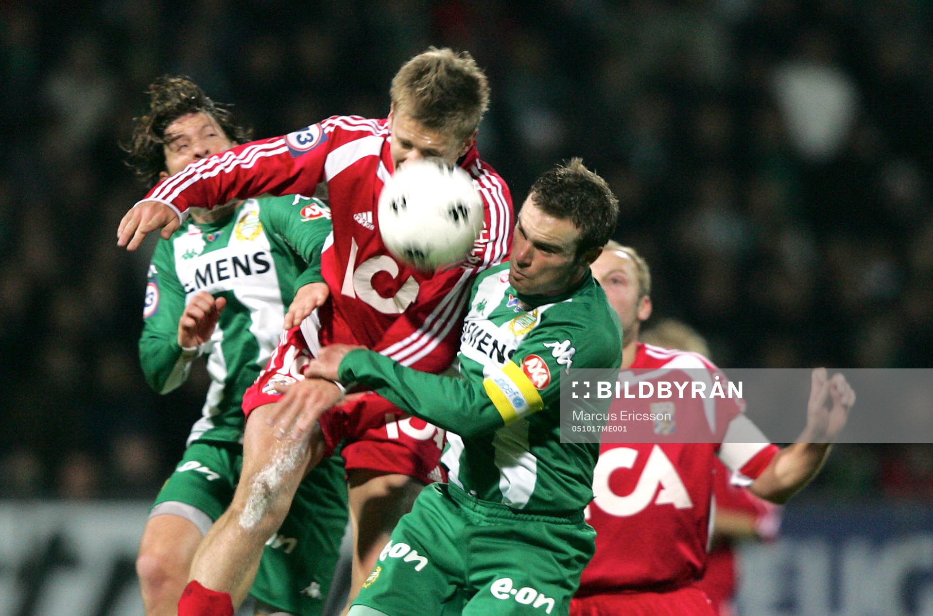 Mattias Bjärsmyr i nickduell med Mikkel Jensen