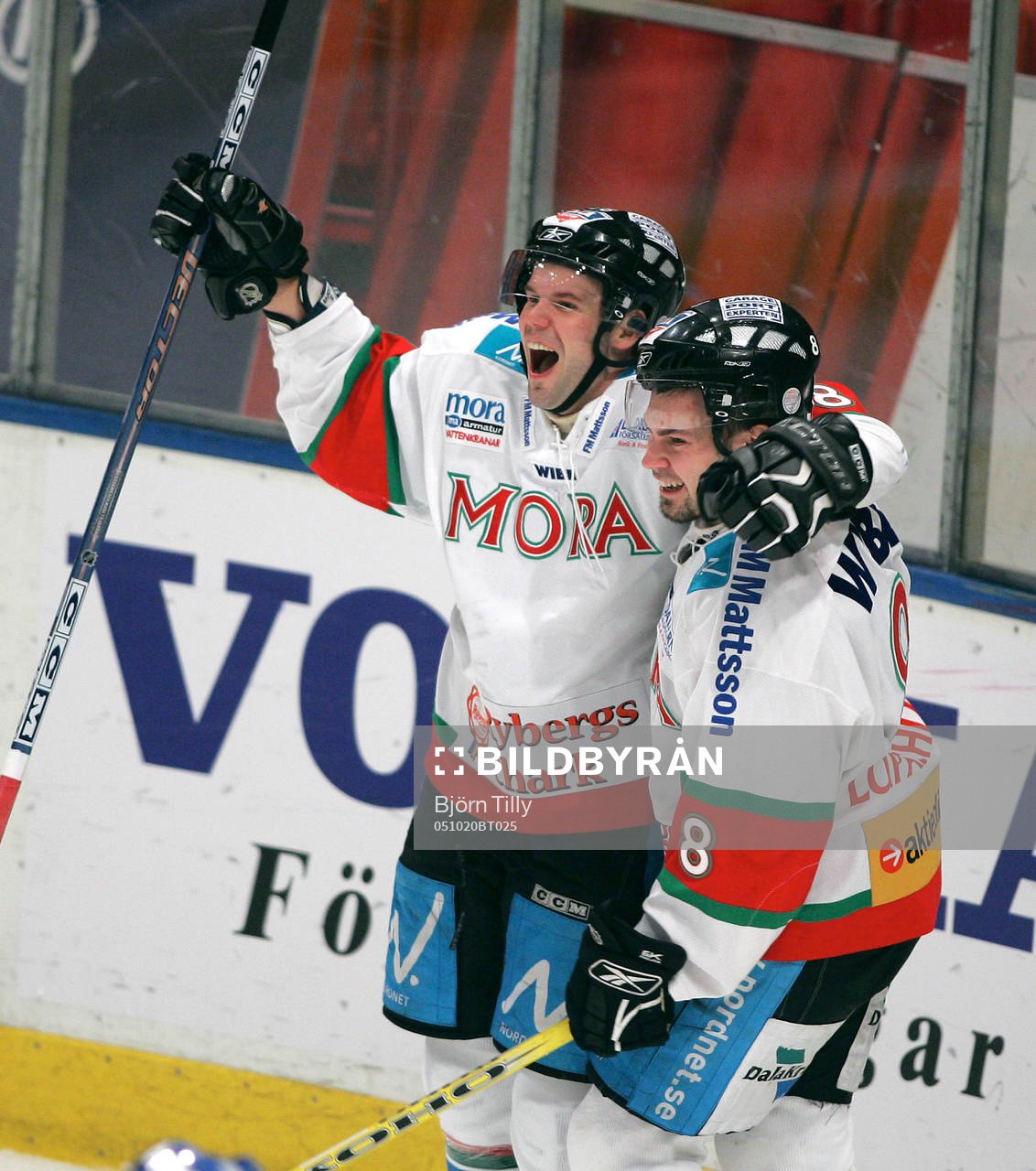 Mikael Simons och Ross Lupanschuk, Mora
