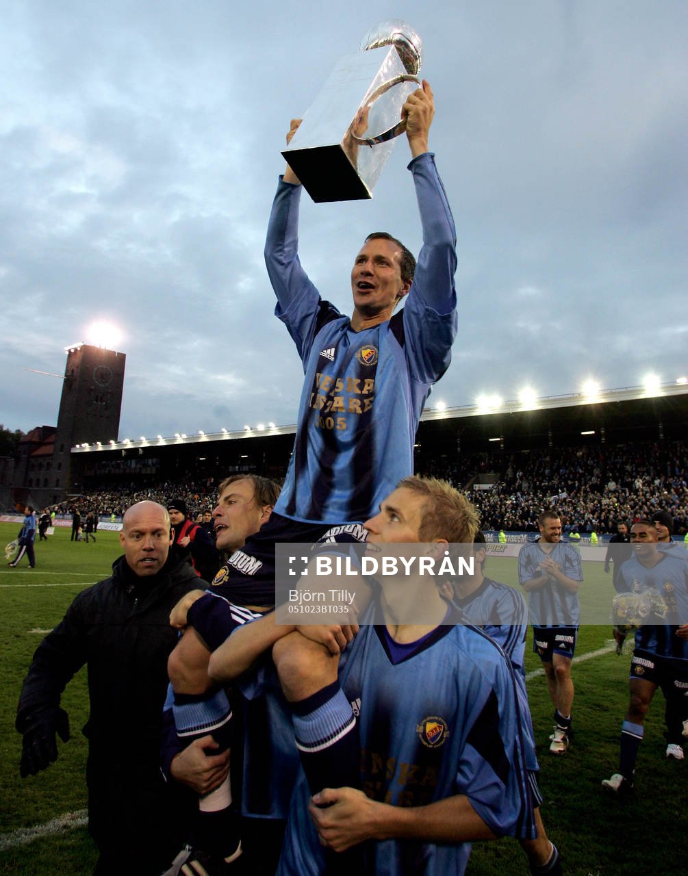  Djurgården Svenska Mästare. Niclas Rasck, Djurgården. Jubel, pokal.