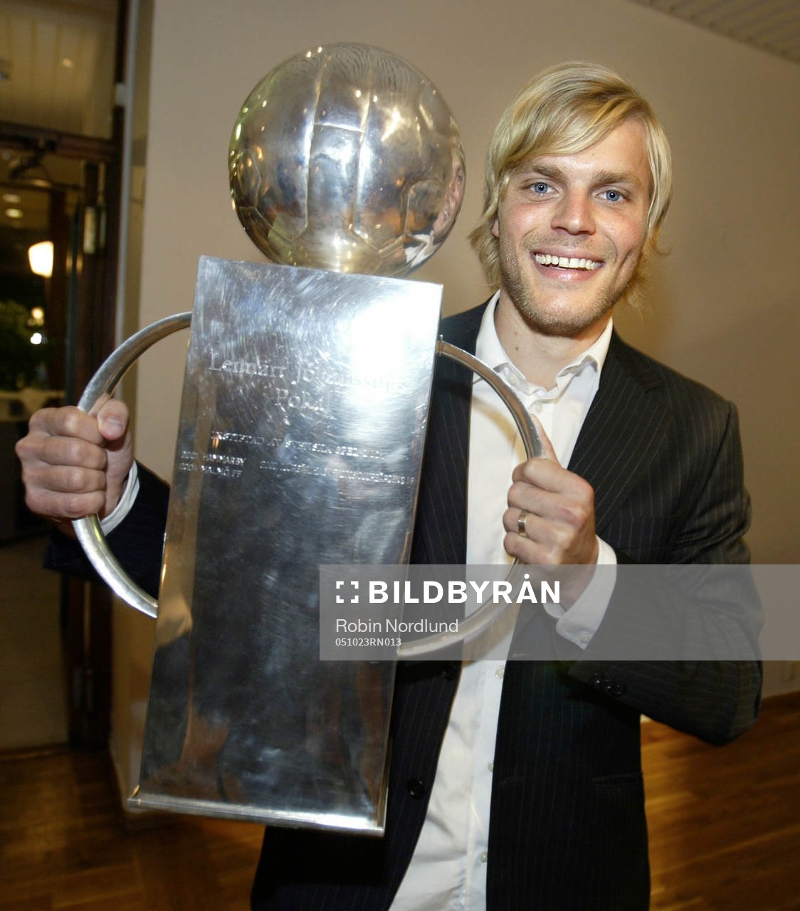 Johan Arneng med pokalen. Lennart Johanssons pokal