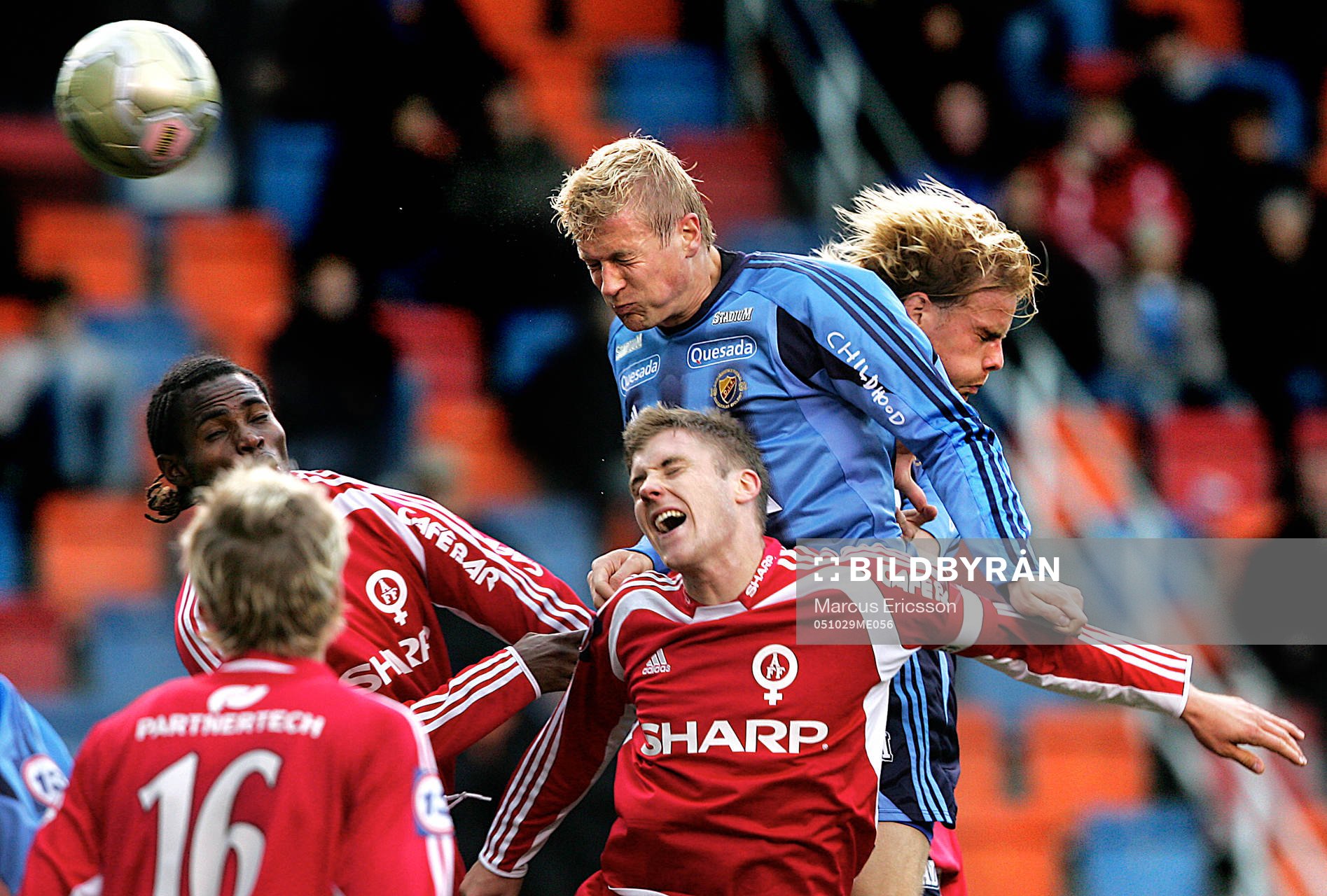 Toni Kuivasto nickar in 1-0 för Djurgården