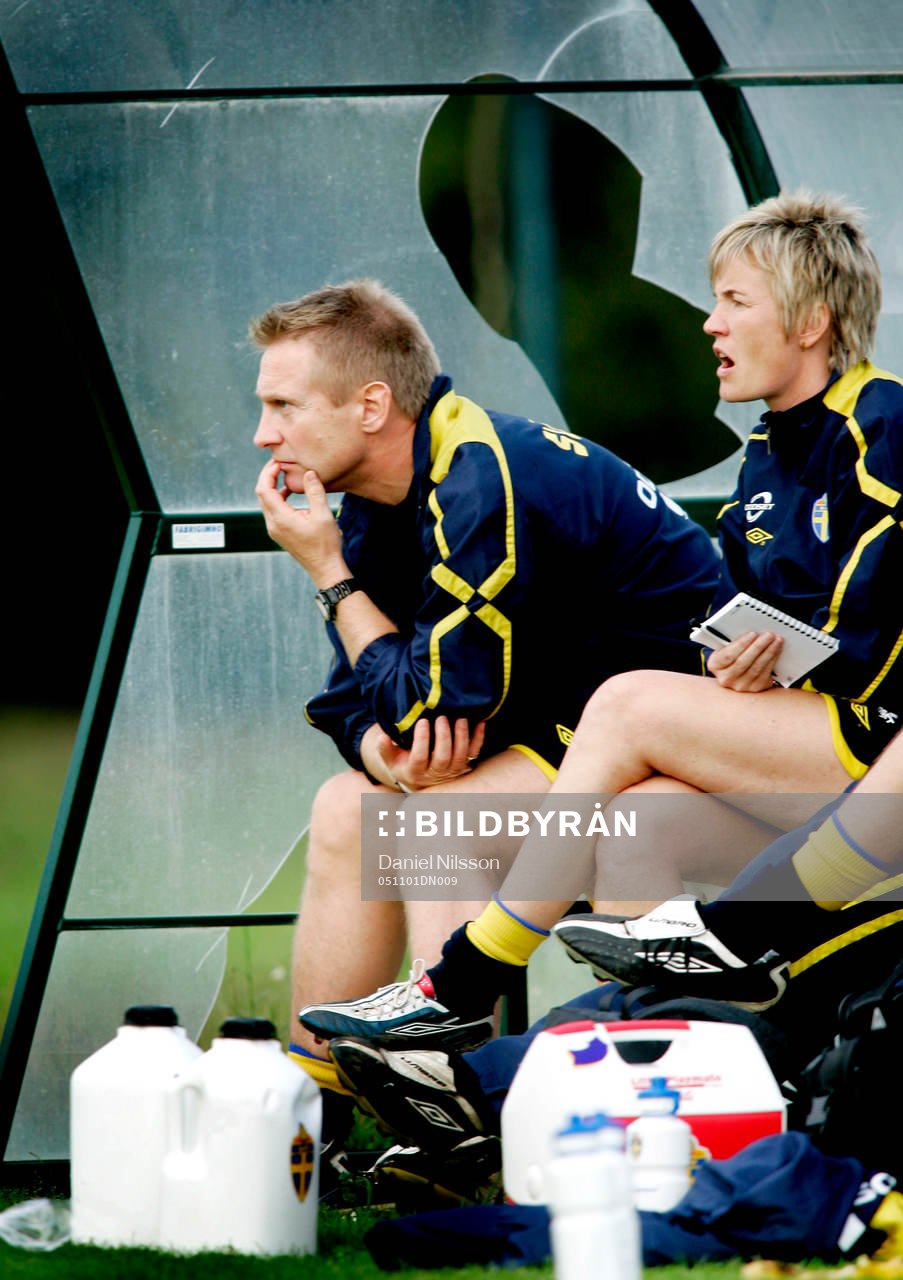 Thomas Dennerby, förbunskapten och Lilie Persson,