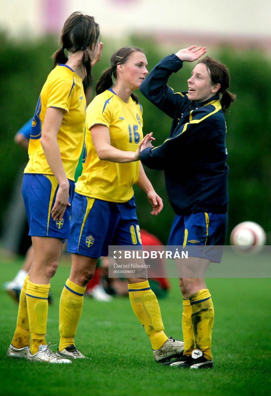 Lotta Schelin, Salina Olsson och Hanna Ljungberg, jubel