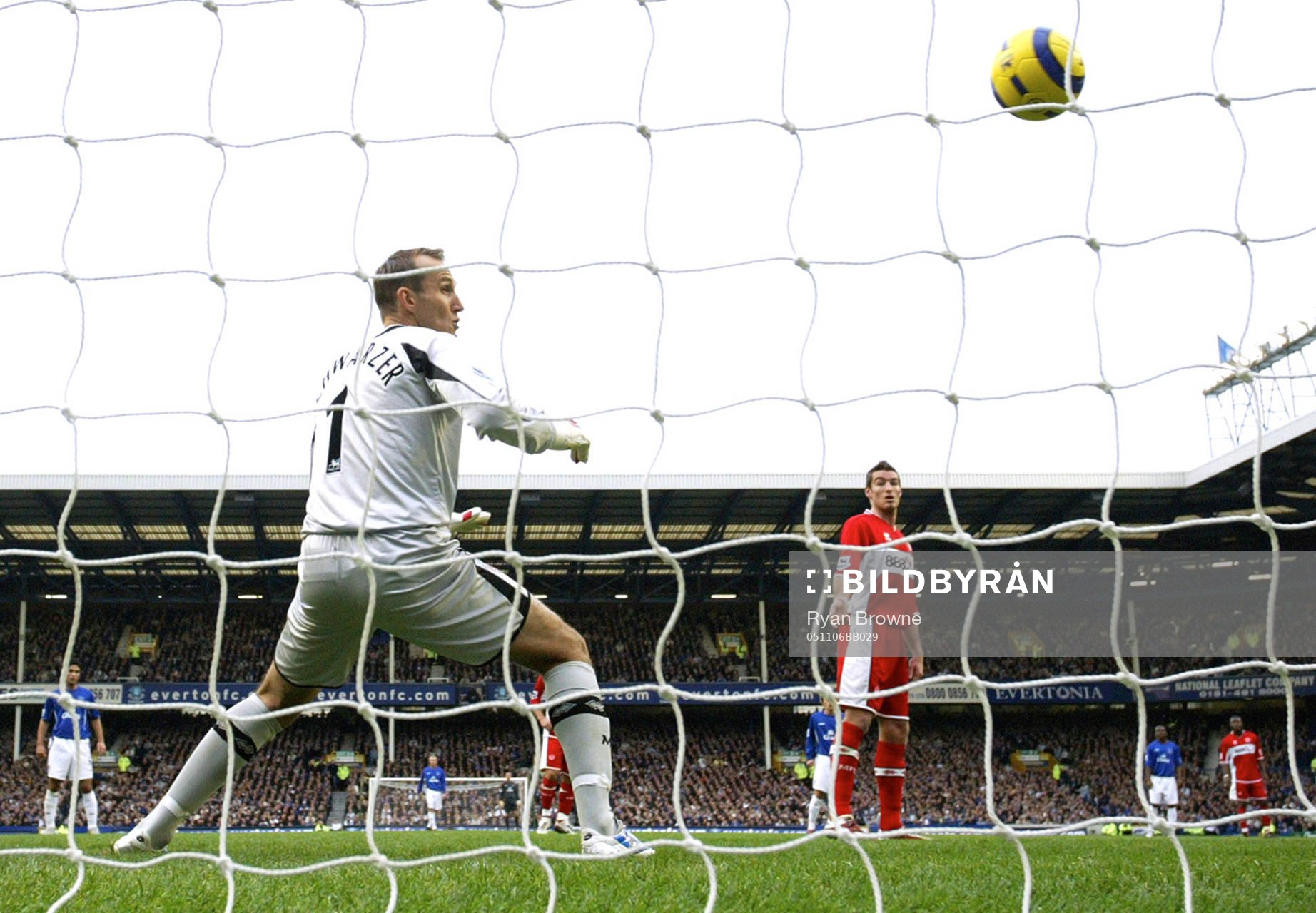 Evertons James Beattie gör första målet, Mark Schwarzer