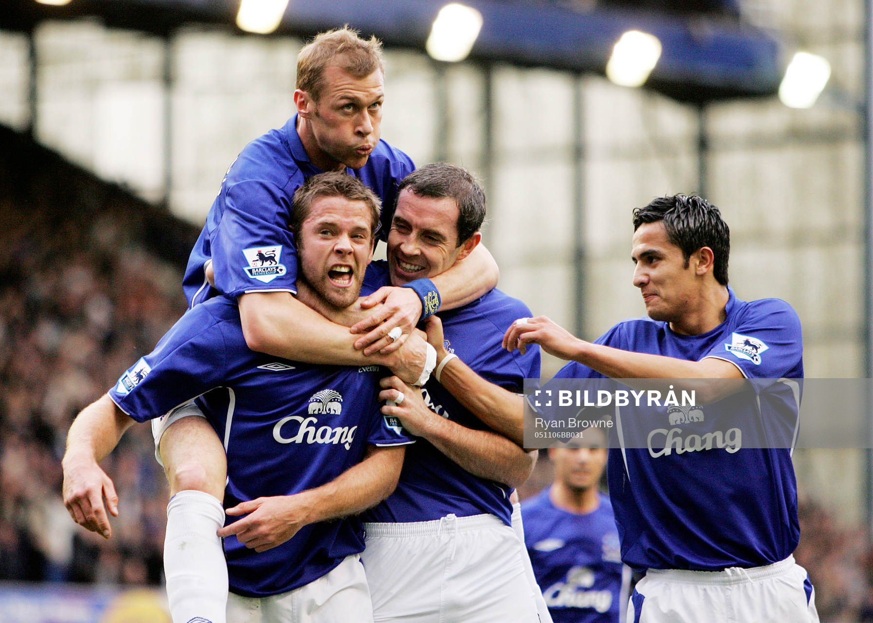  James Beattie, Everton, jubel efter sitt mål med  Duncan Ferguson, David Weir och Tim Cahill.
