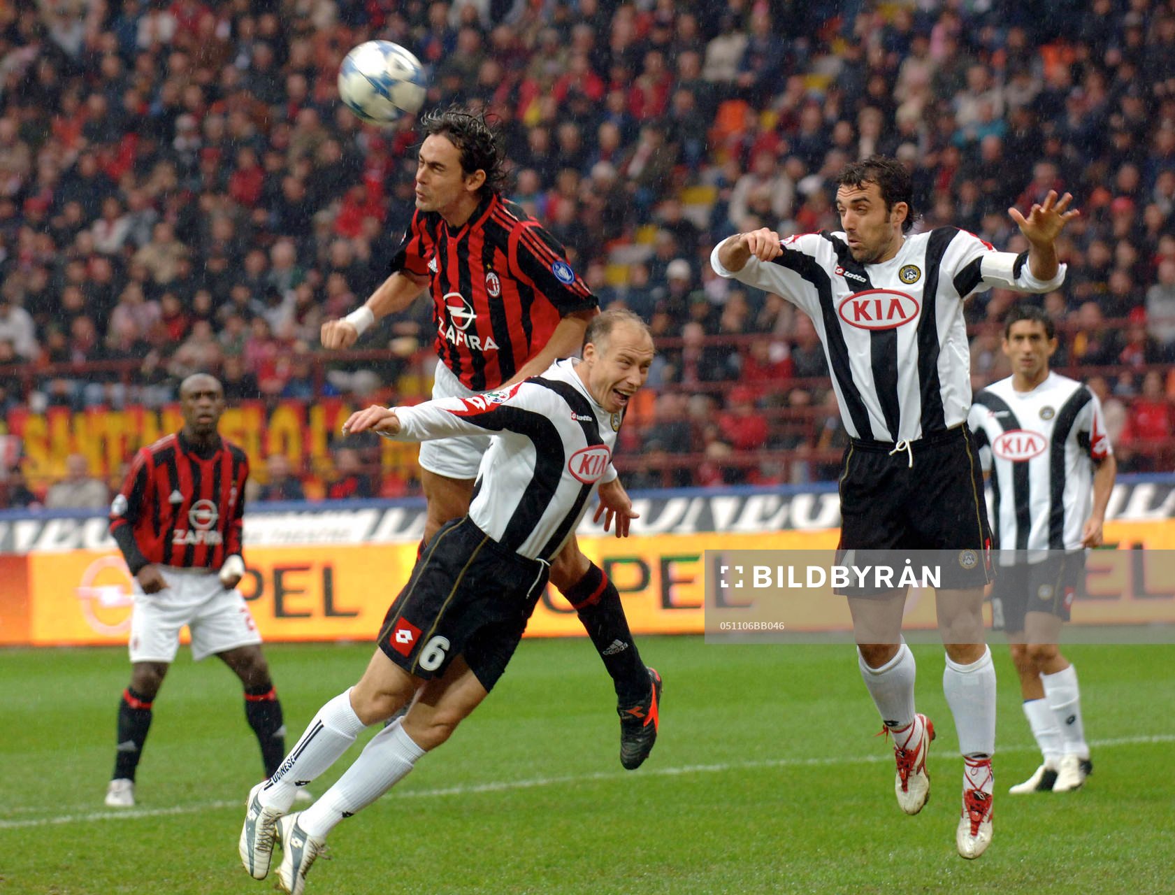  Inzaghi  och Sensini. Nickduell.