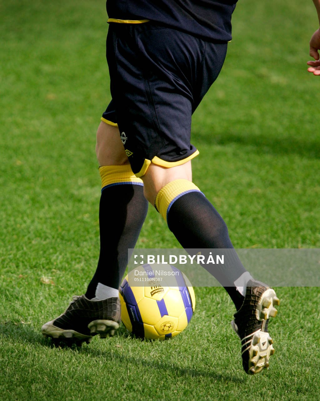 Fotboll, träning, Sverige, benskydd, skor, dobbar,