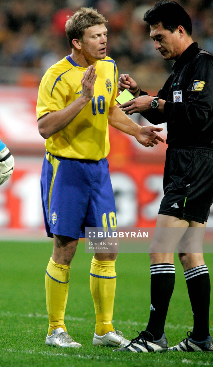 Marcus Allbäck, Sverige, gult kort, varning, domare