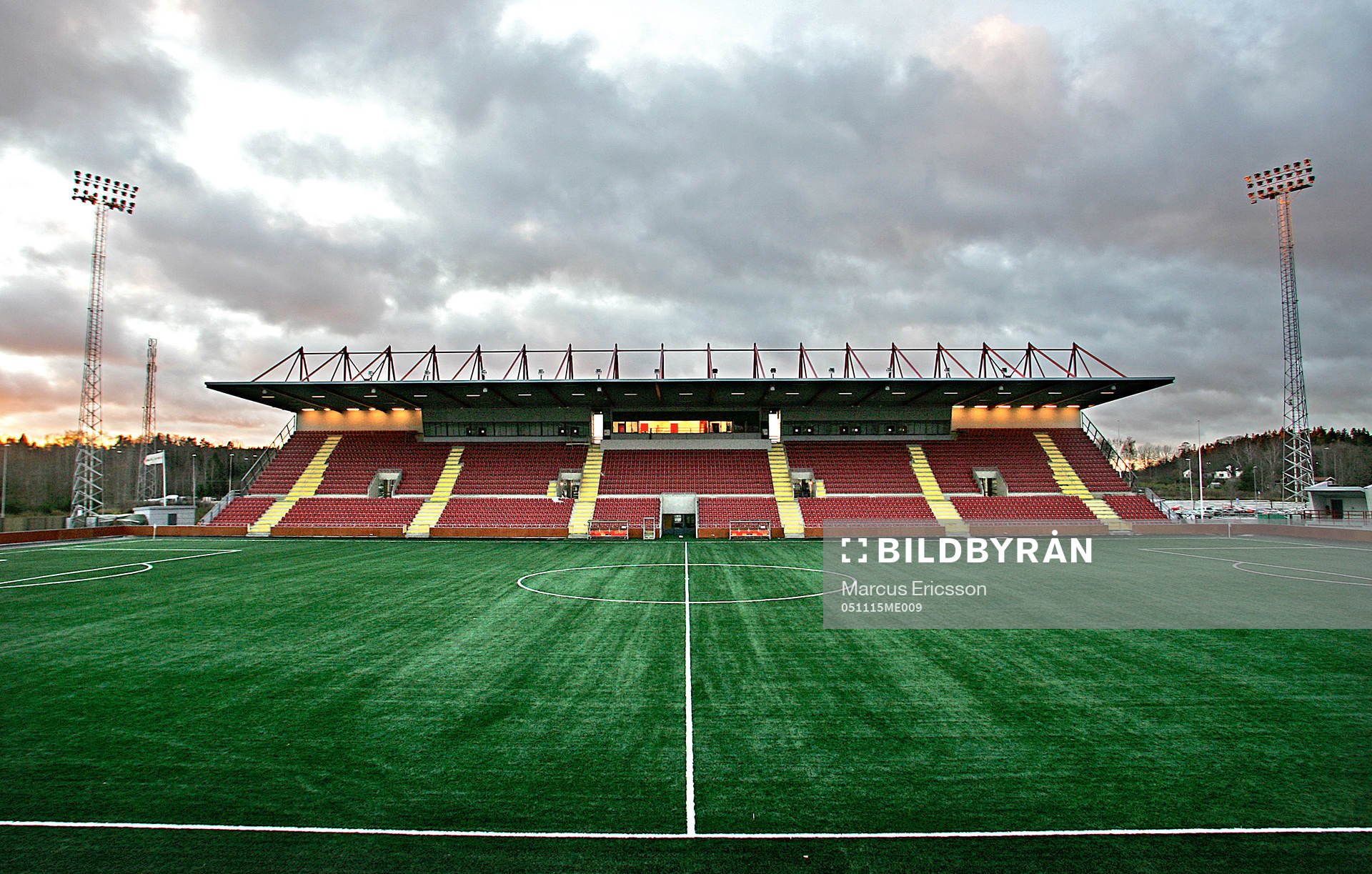 Södertälje Fotbollscenter. Läktare, fotbollsplan,