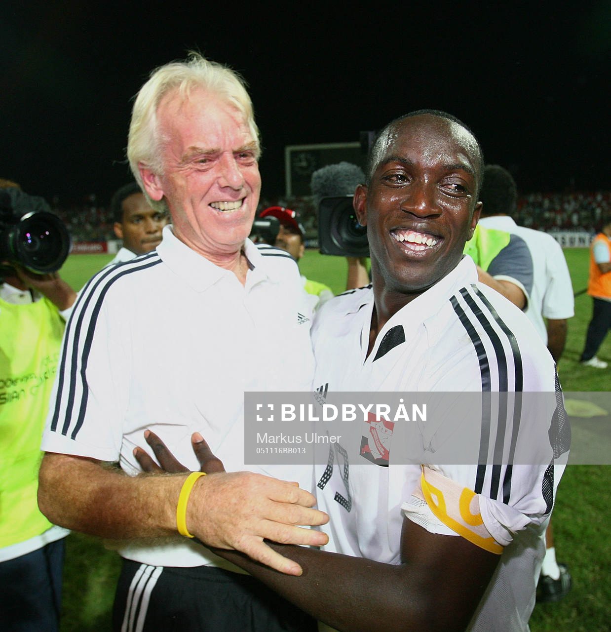  Leo Beenhakker, förbundskapten och Dwight York, Trindad Tobago, jubel efter segern.