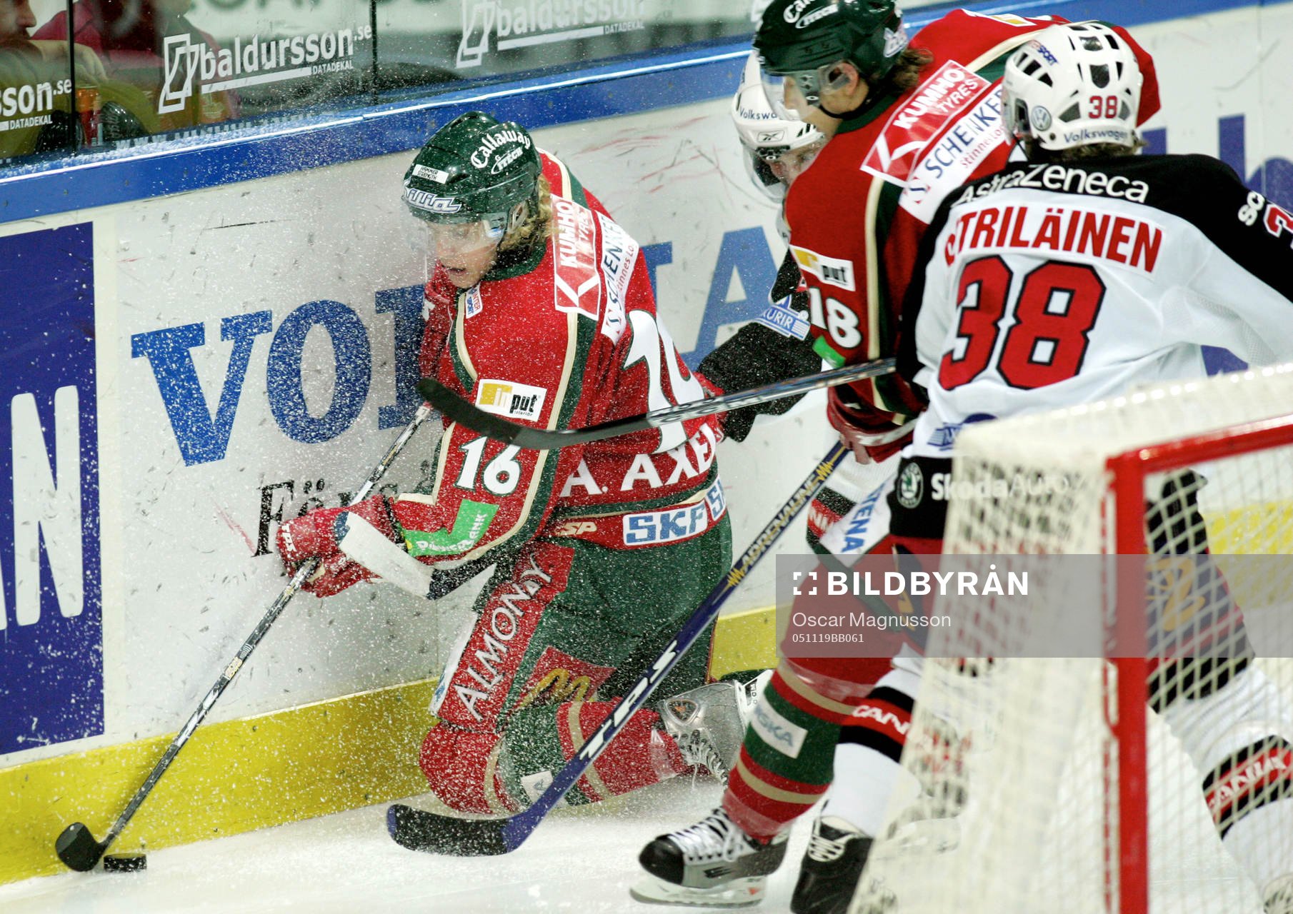 Anton Axelsson, Frölunda på knä sträcker sig