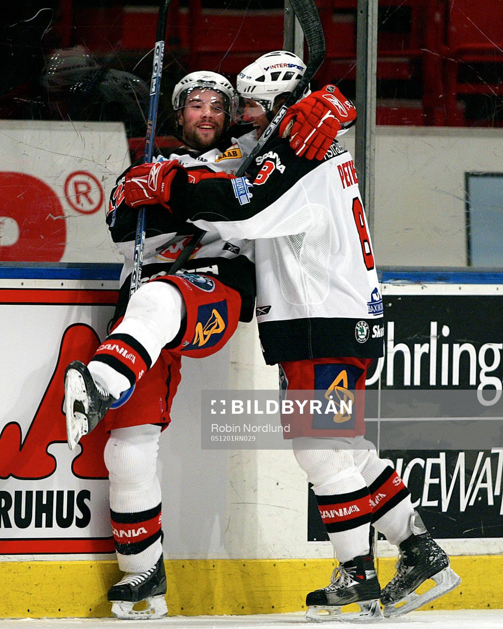 Justin Mapletoft jubel med Henrik Petré