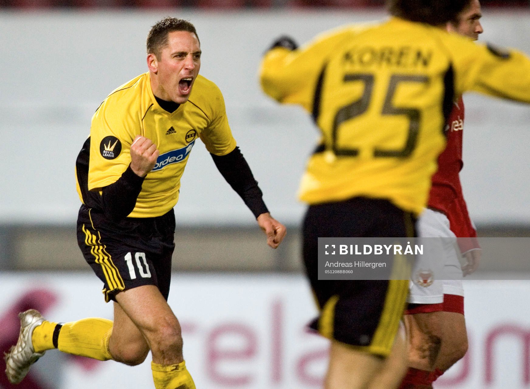 0-2 jubel av målskytten Magnus Powell