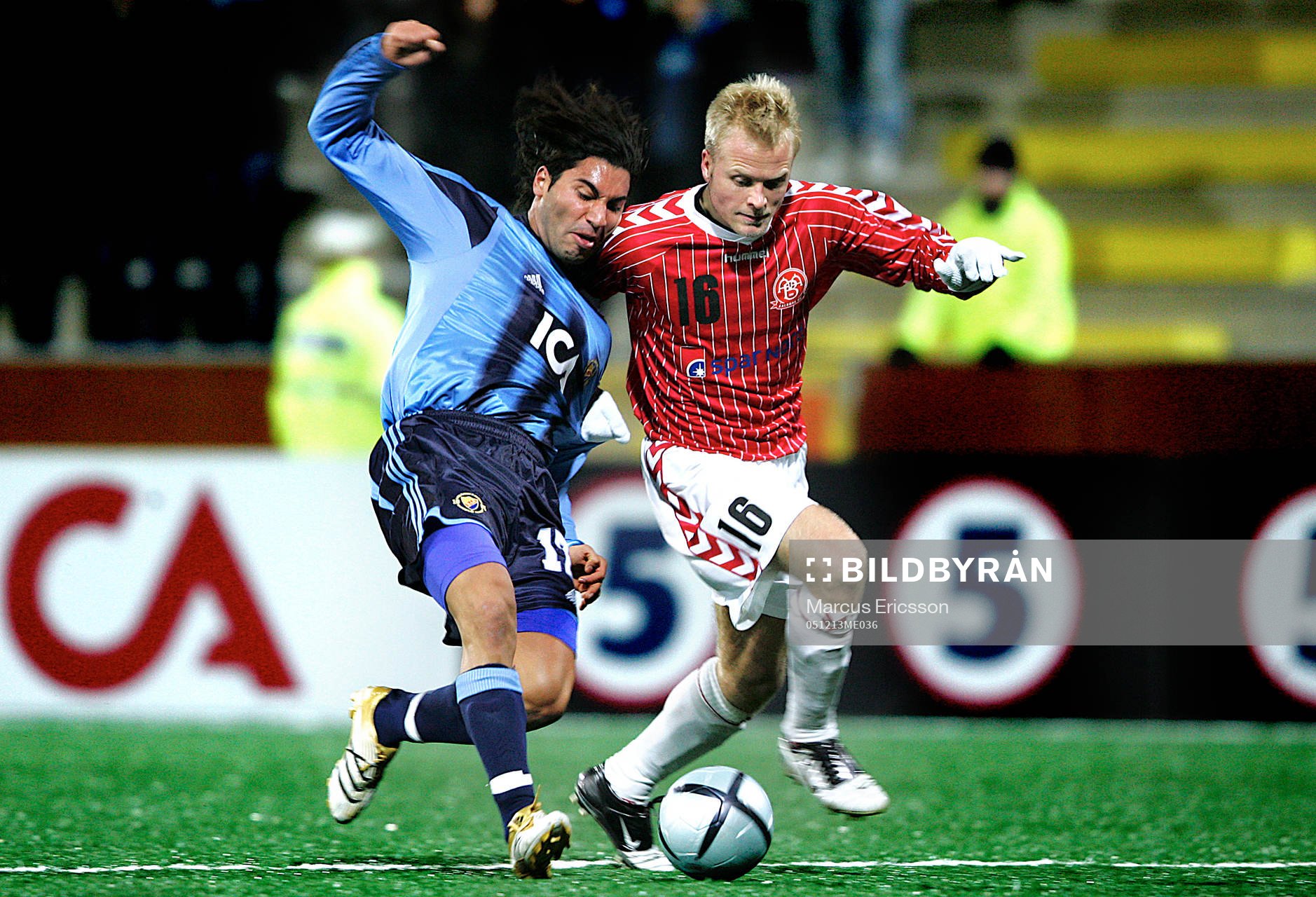  Stefan Batan, Djurgården i närkamp med Allan Olesen, Aalborg