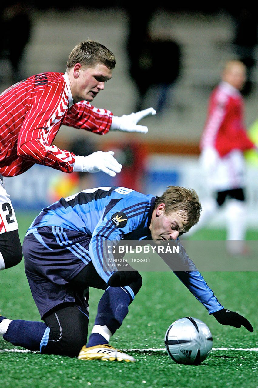  Daniel Sjölund, Djurgården trycks ned av Michael Jakobsen, Aalborg