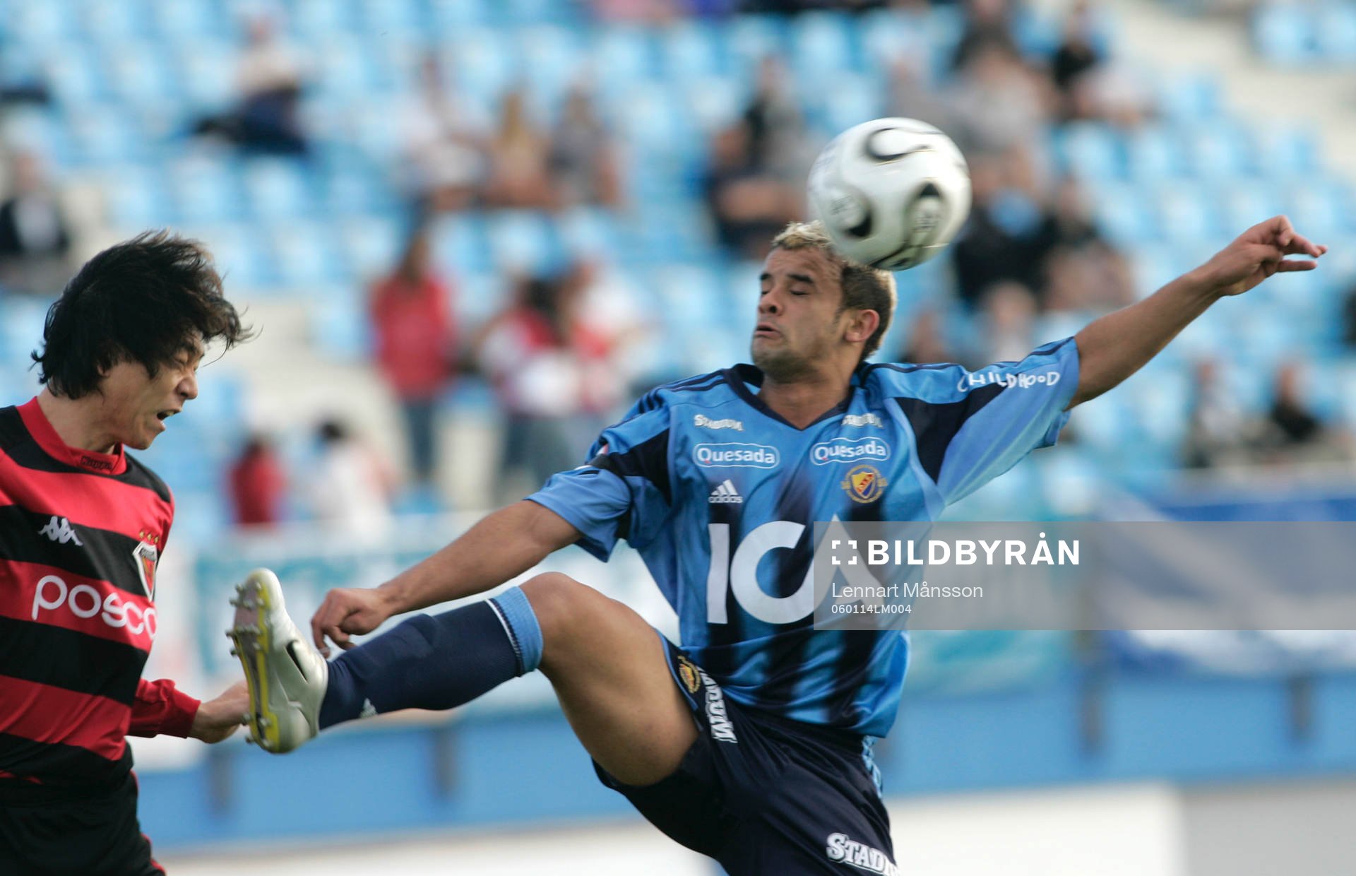 Djurgårdens Lance Davis stämplar en sydkorean