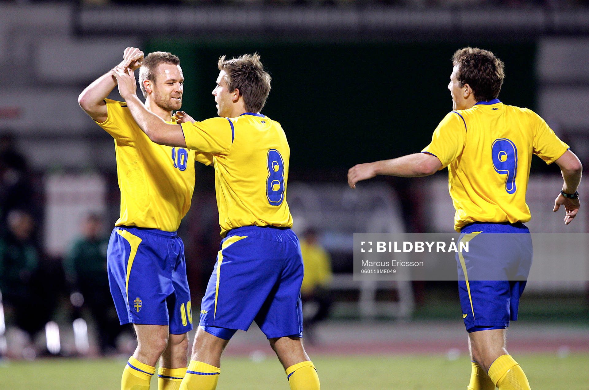 Anders Svensson jubel med Mattias Jonson och Tobias Hysén