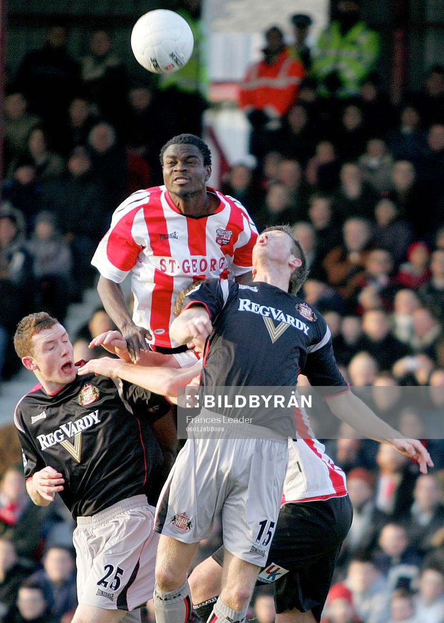 Sam Sodje, Brentford, nickduell med Neil Collins och Danny