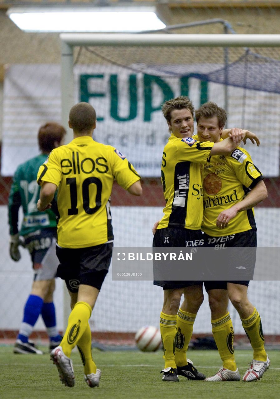 Daniel Mobaeck grattas av Joakim Sjöhage