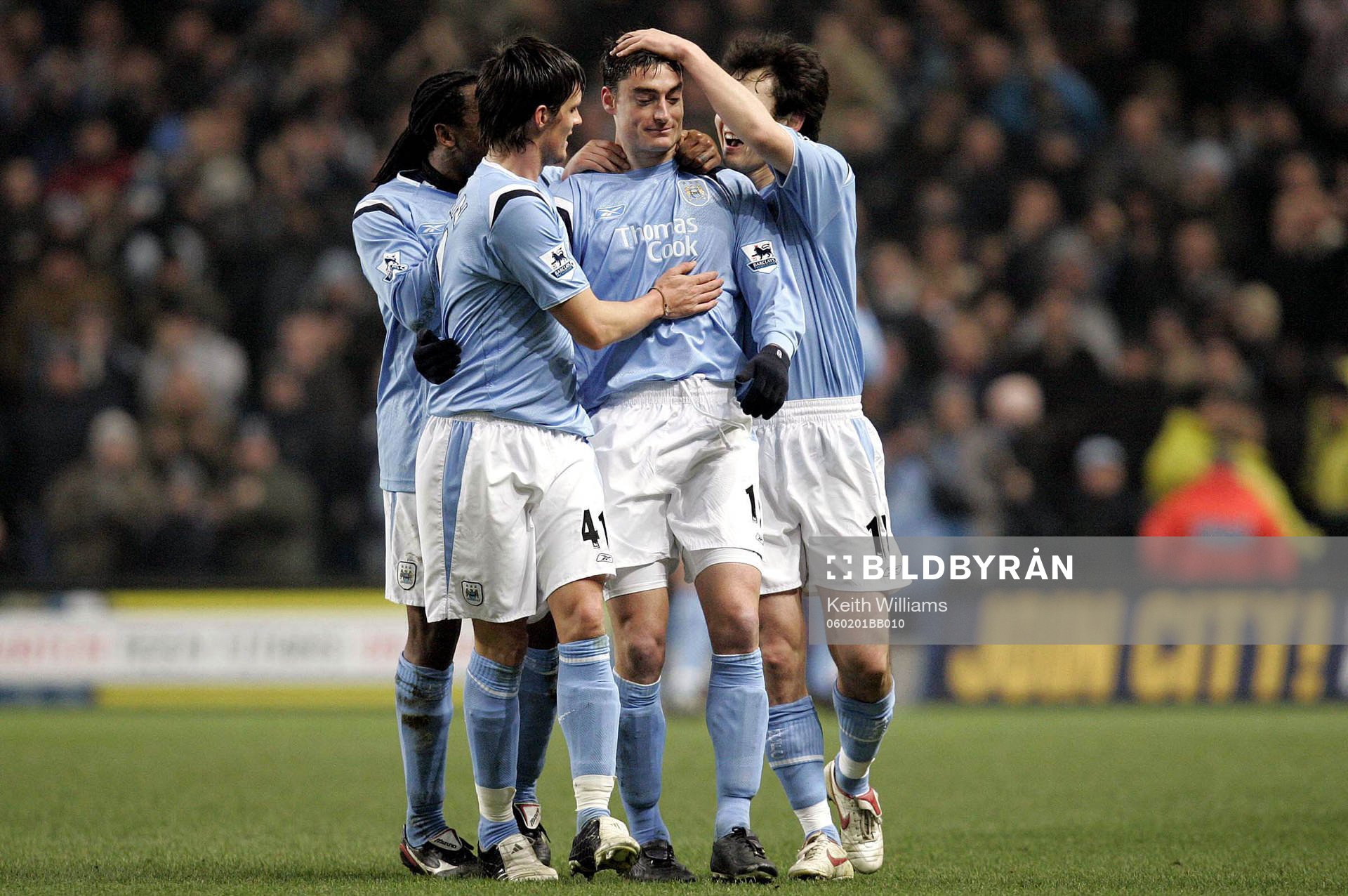 Alberto Riera, Manchester City, jubel.