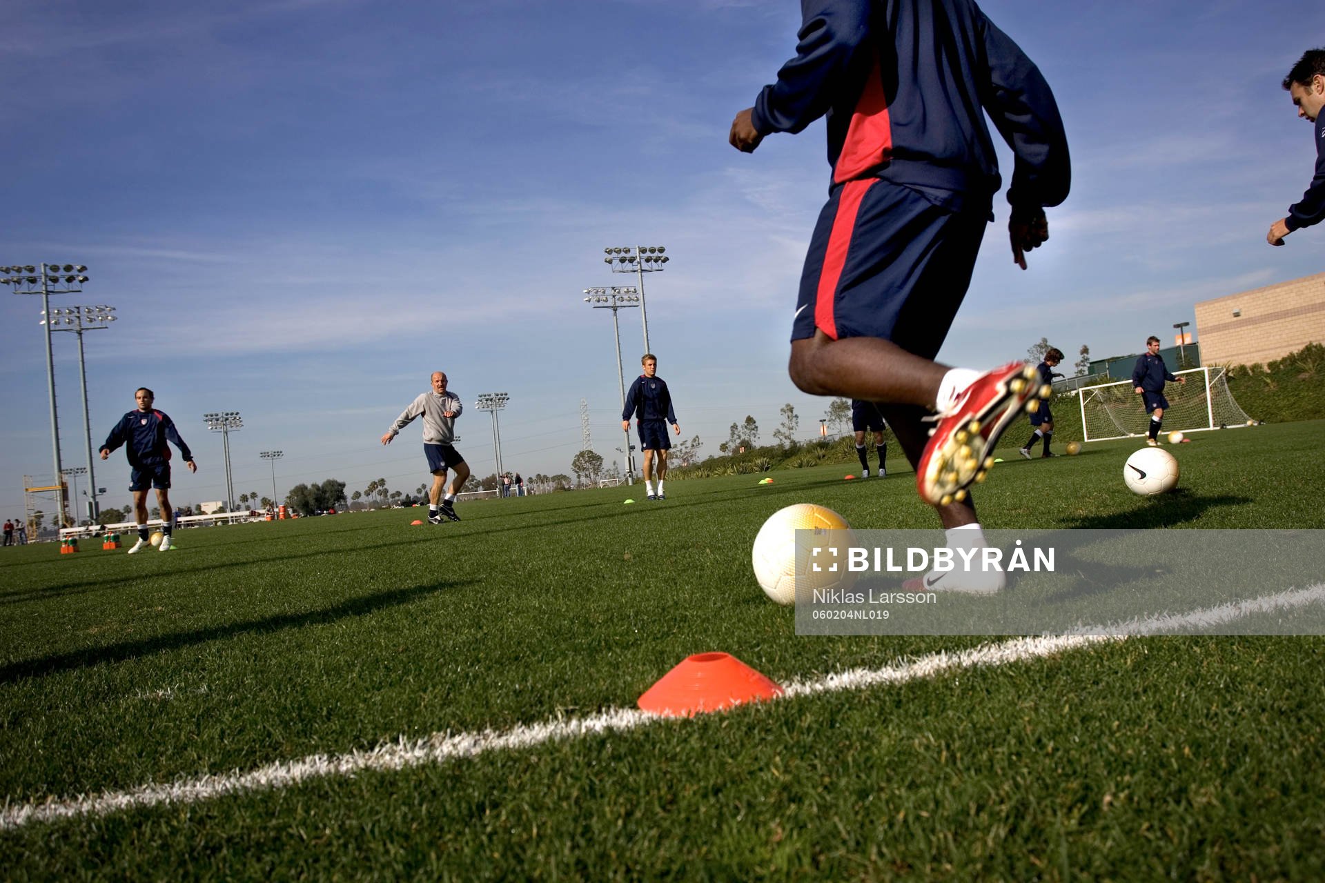 Reportage om fotboll i USA. USA tränar på home depot