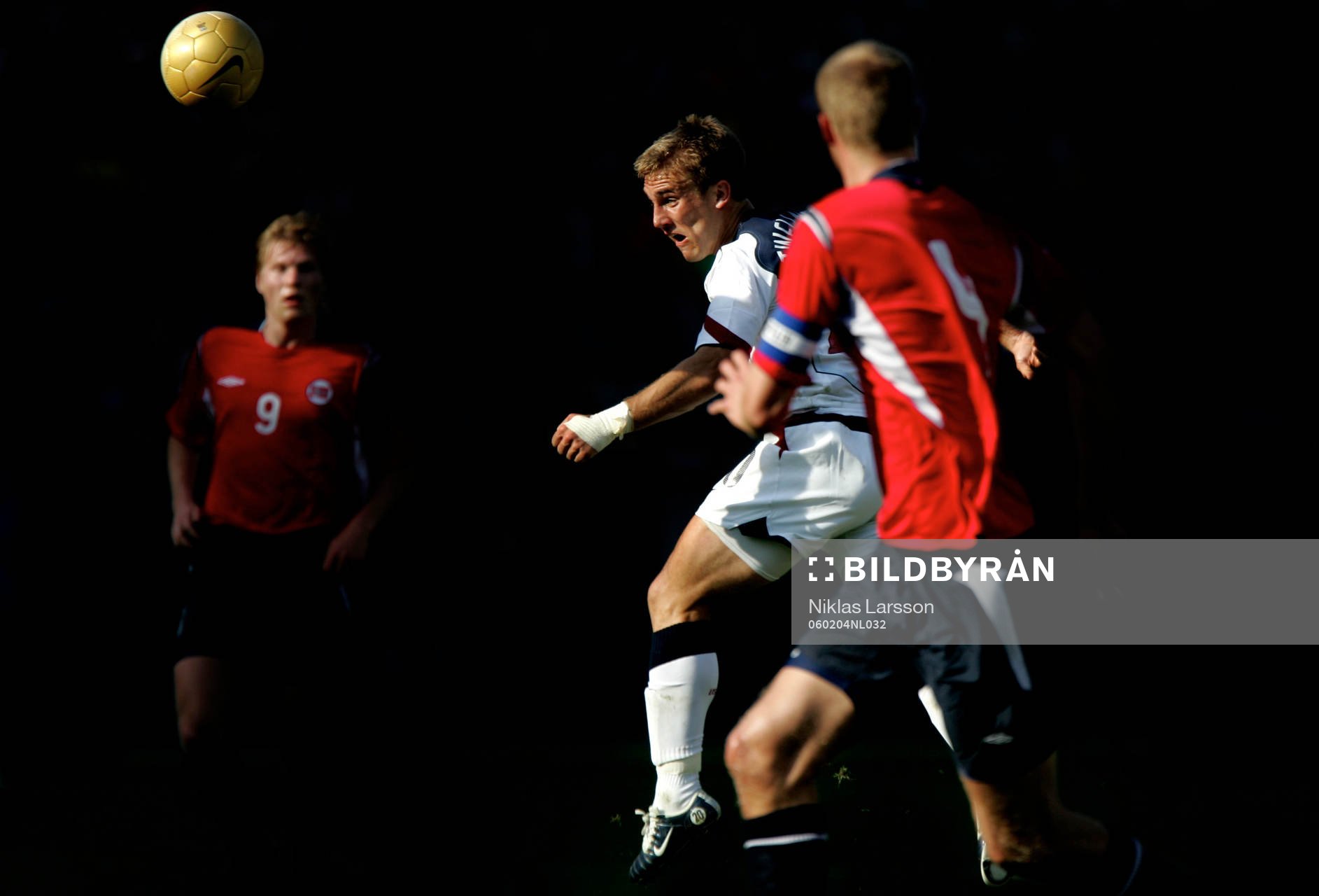 Reportage om fotboll i USA. USA-Norge. 3 målsskytten