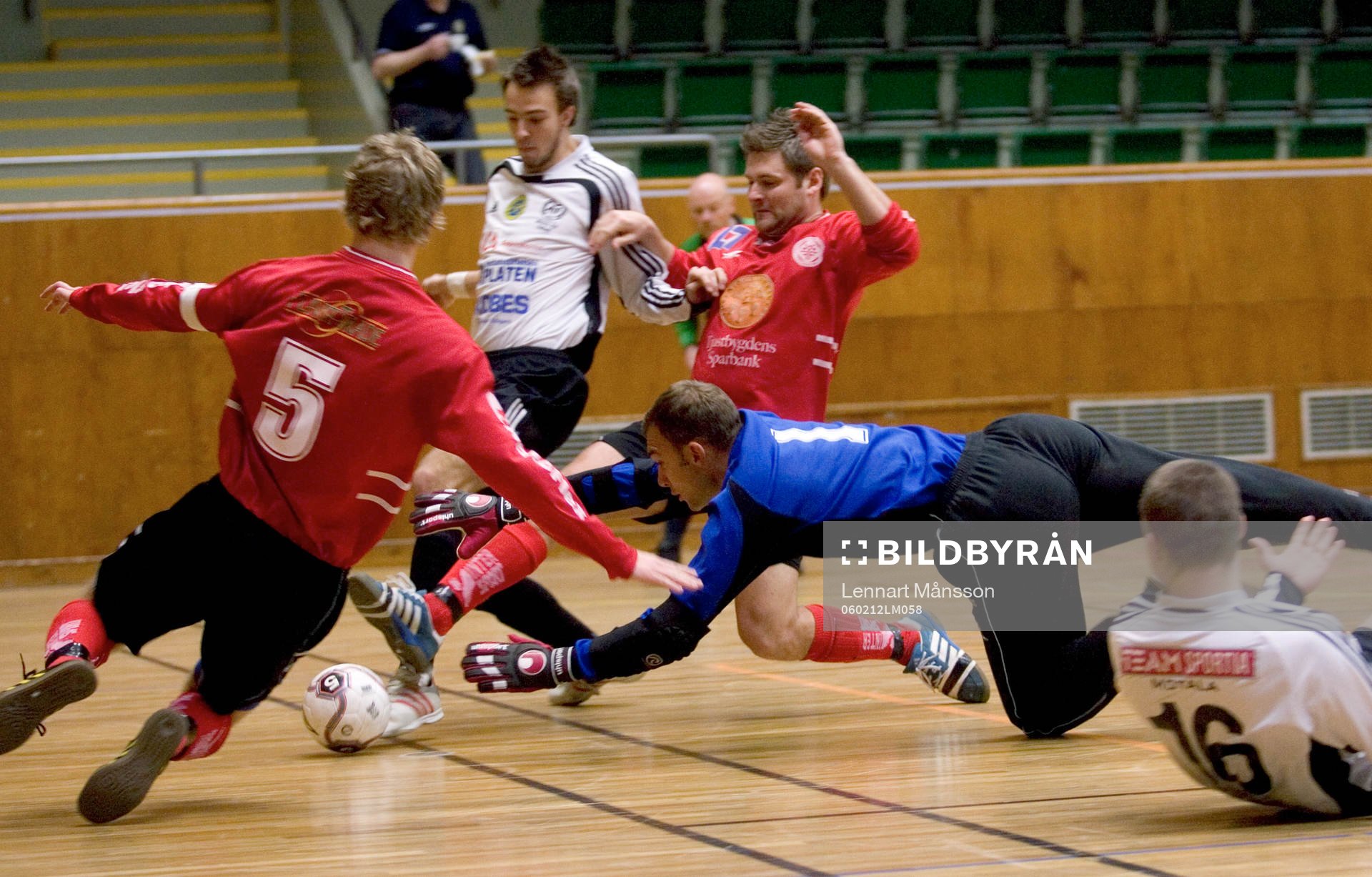 Anders Jonsson, målvakt, Västervik, kastar sig