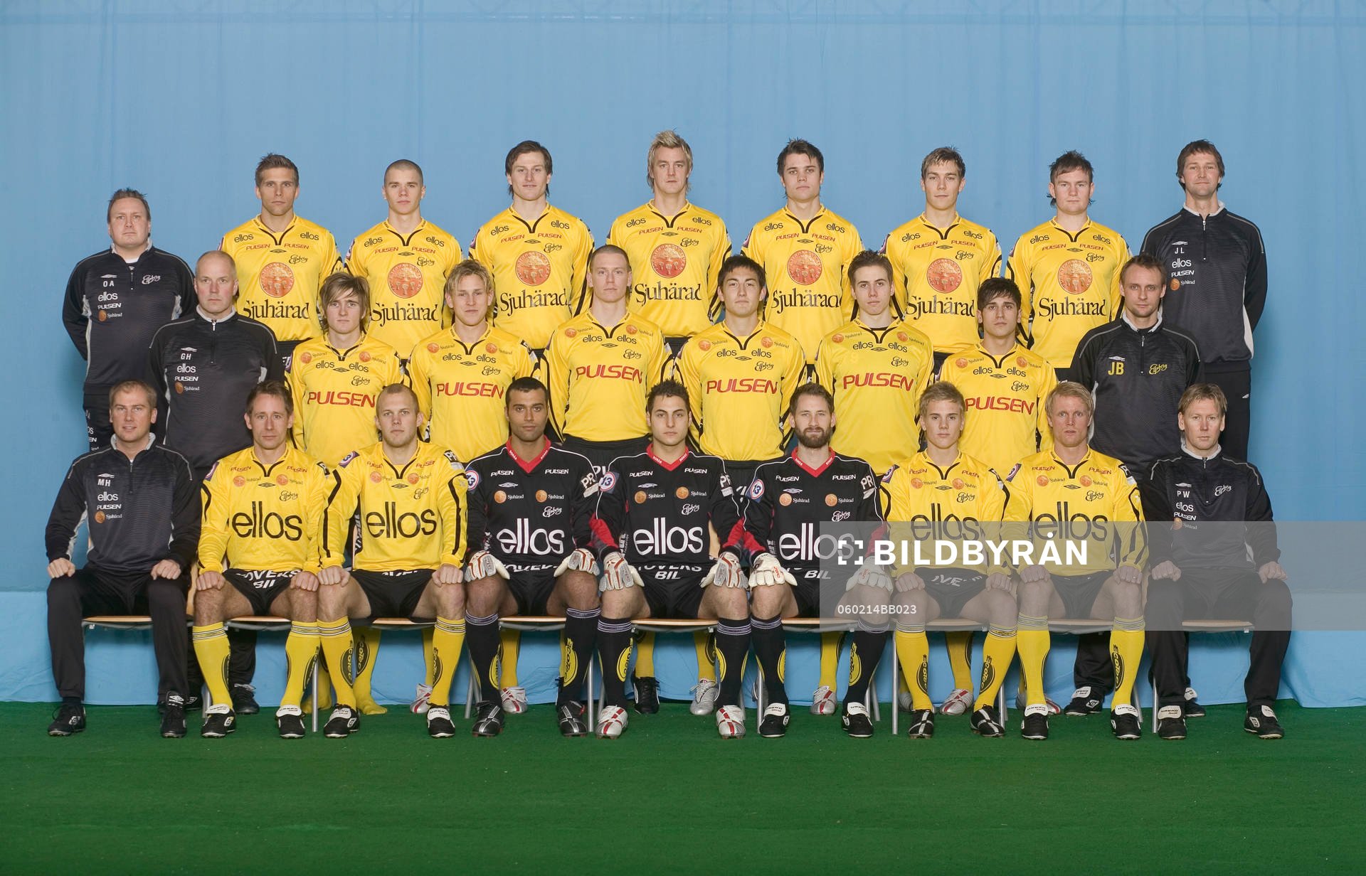  Bakre raden från vänster: Olof Andersson (massör), Anders Svensson, Samuel Holmèn, Daniel Mobaeck, Mathias Svensson, Joakim Sjöhage, Daniel Alexandersson, Markus Falk-Ohlander (lärling), Joakim Lark (sjukgymnast). 