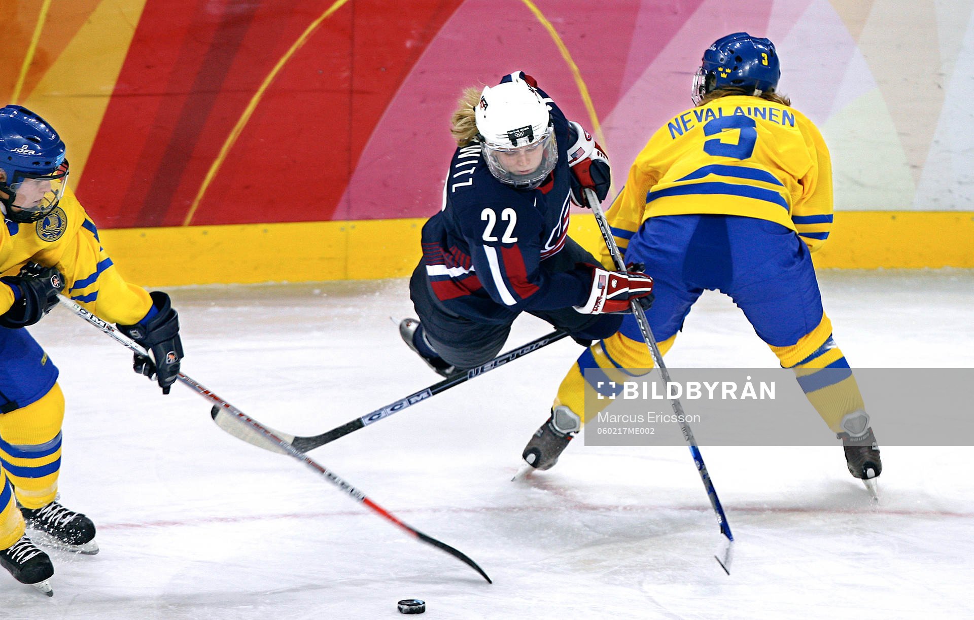 Natalie Darwitz, USA stoppas av Frida Nevalainen, Sverige