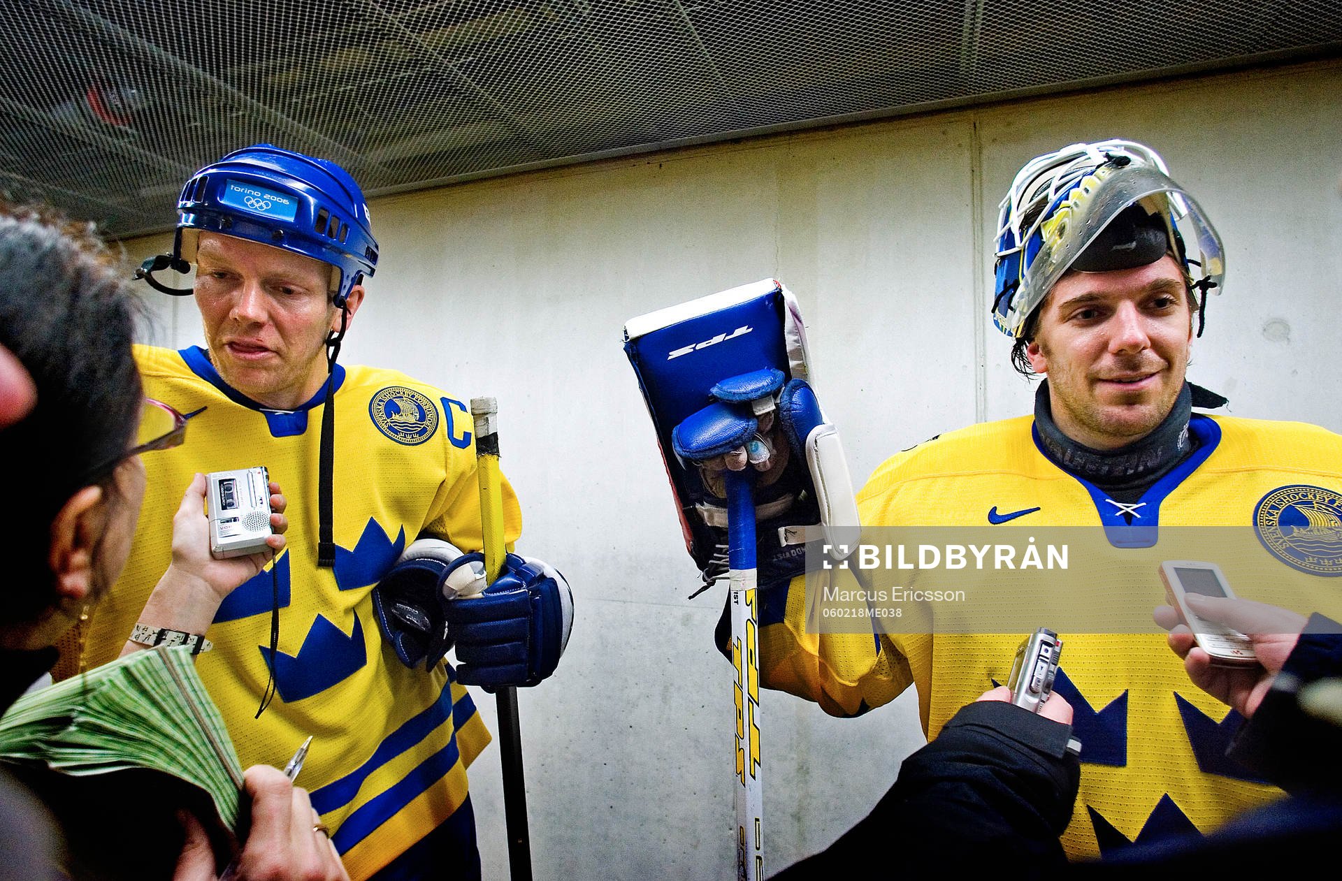Mats Sundin och Henrik Lundqvist pratar med pressen