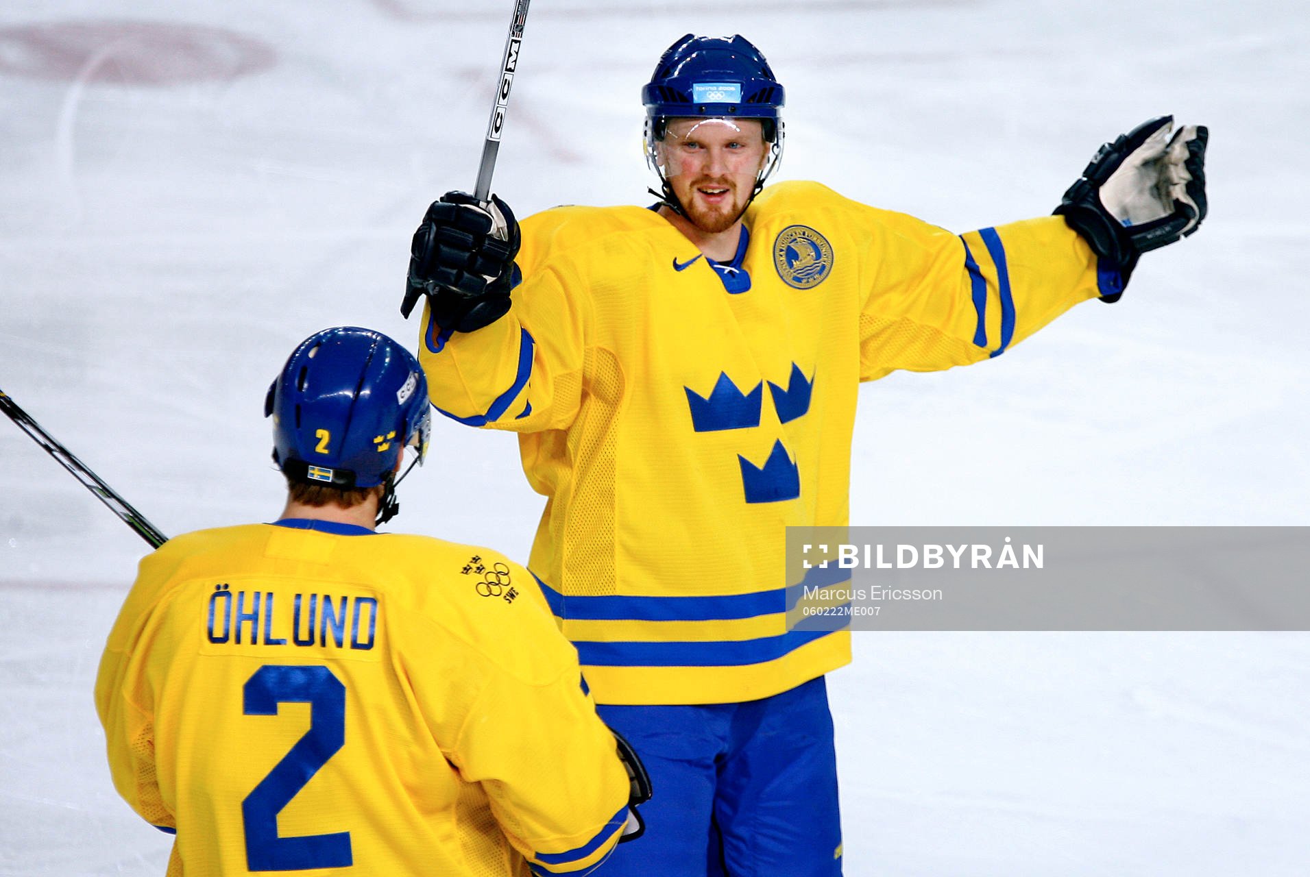 Henrik Sundin jublar med Mattias Öhlund