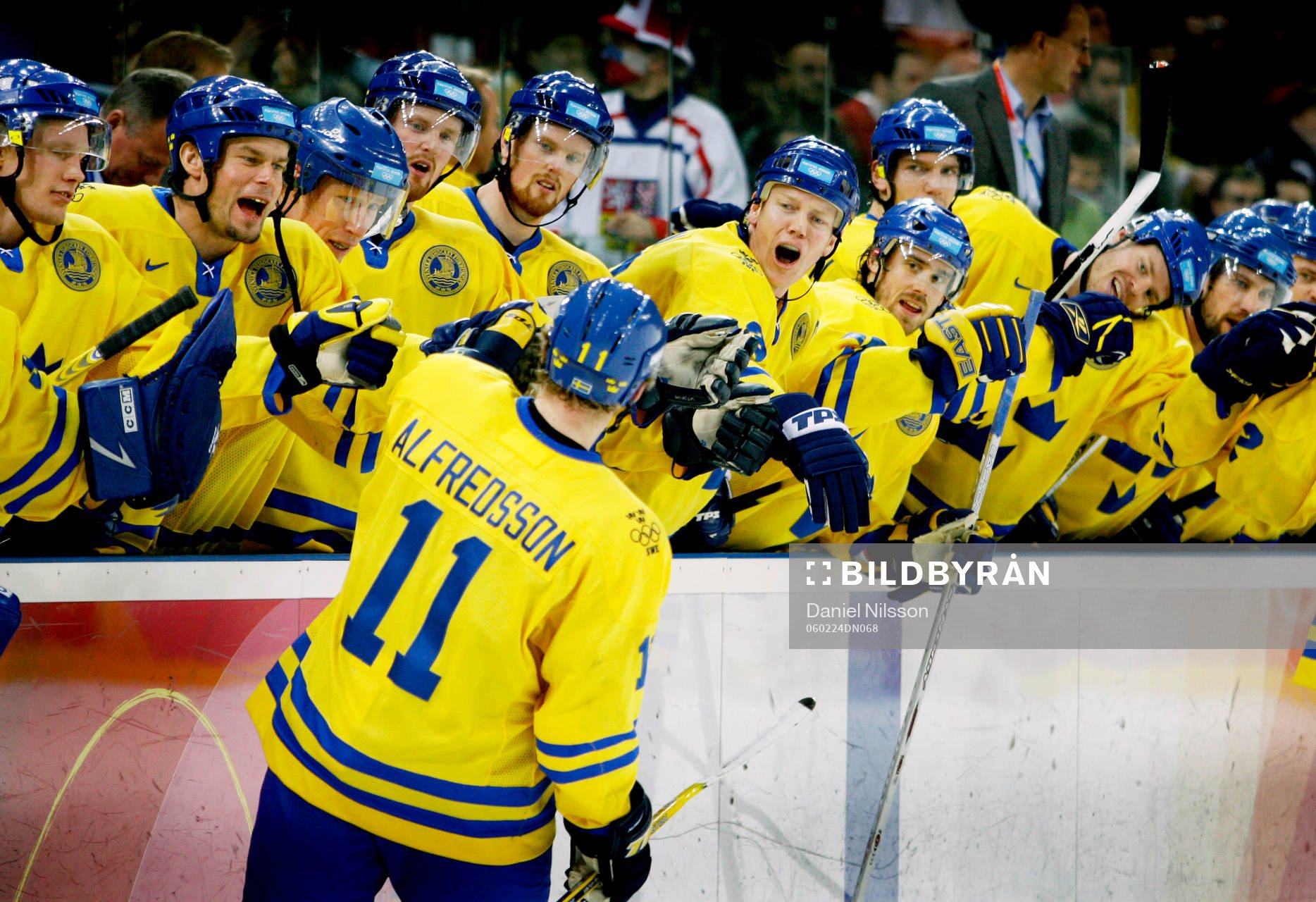 Mats Sundin och . Henrik Zetterberg jublar när Daniel