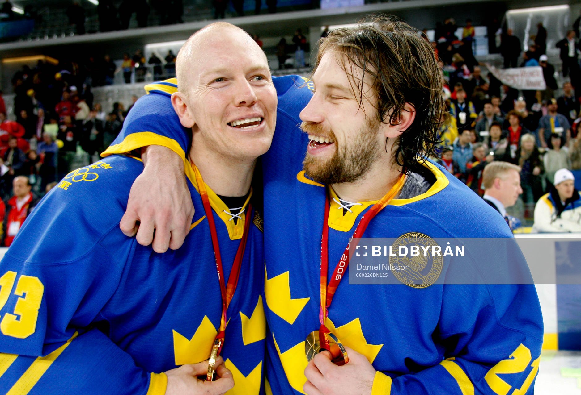 Peter Forsberg och Mats Sundin, Sverige, jublar över guldet