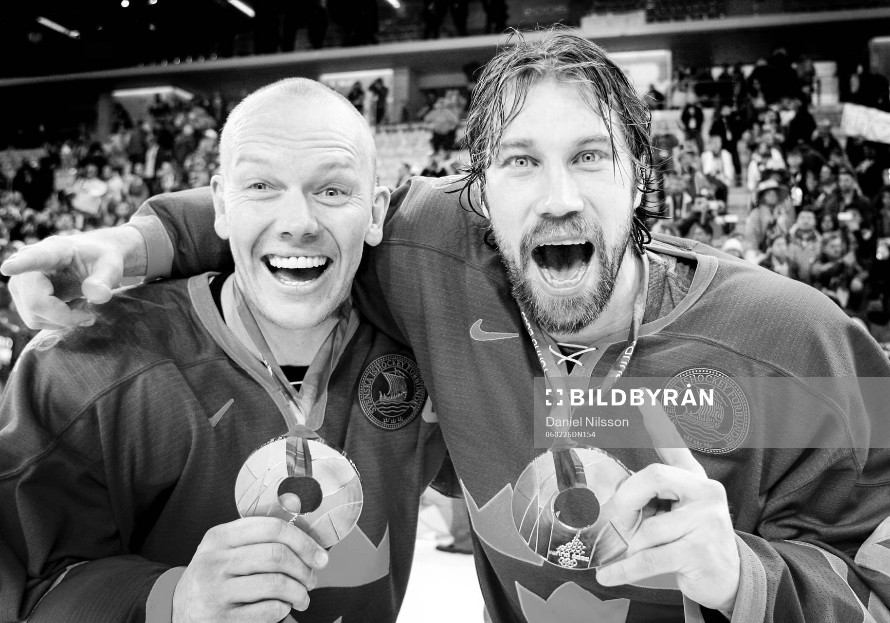 Peter Forsberg och Mats Sundin, Sverige, jublar över guldet