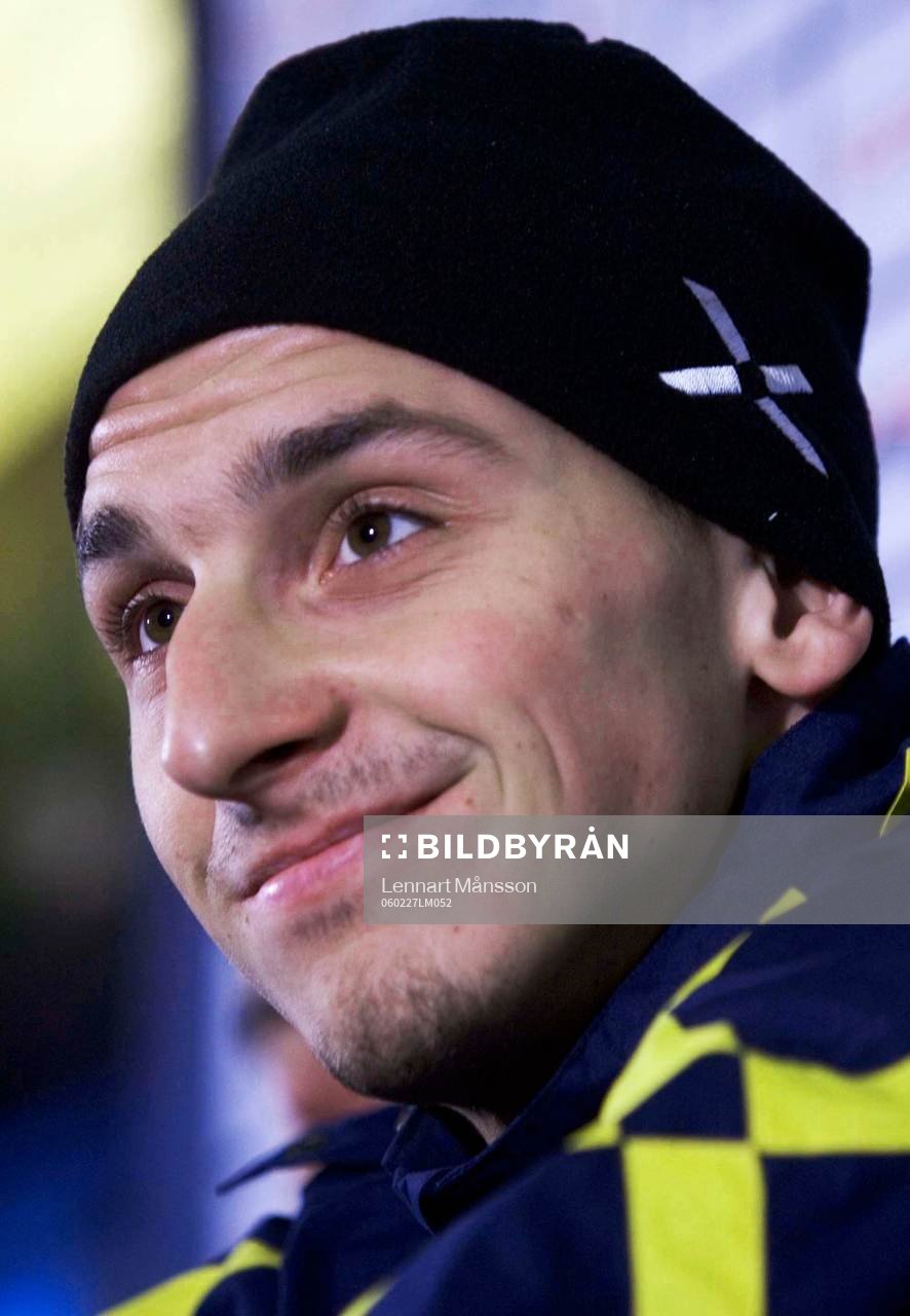 Zlatan Ibrahimovic log med mössa på