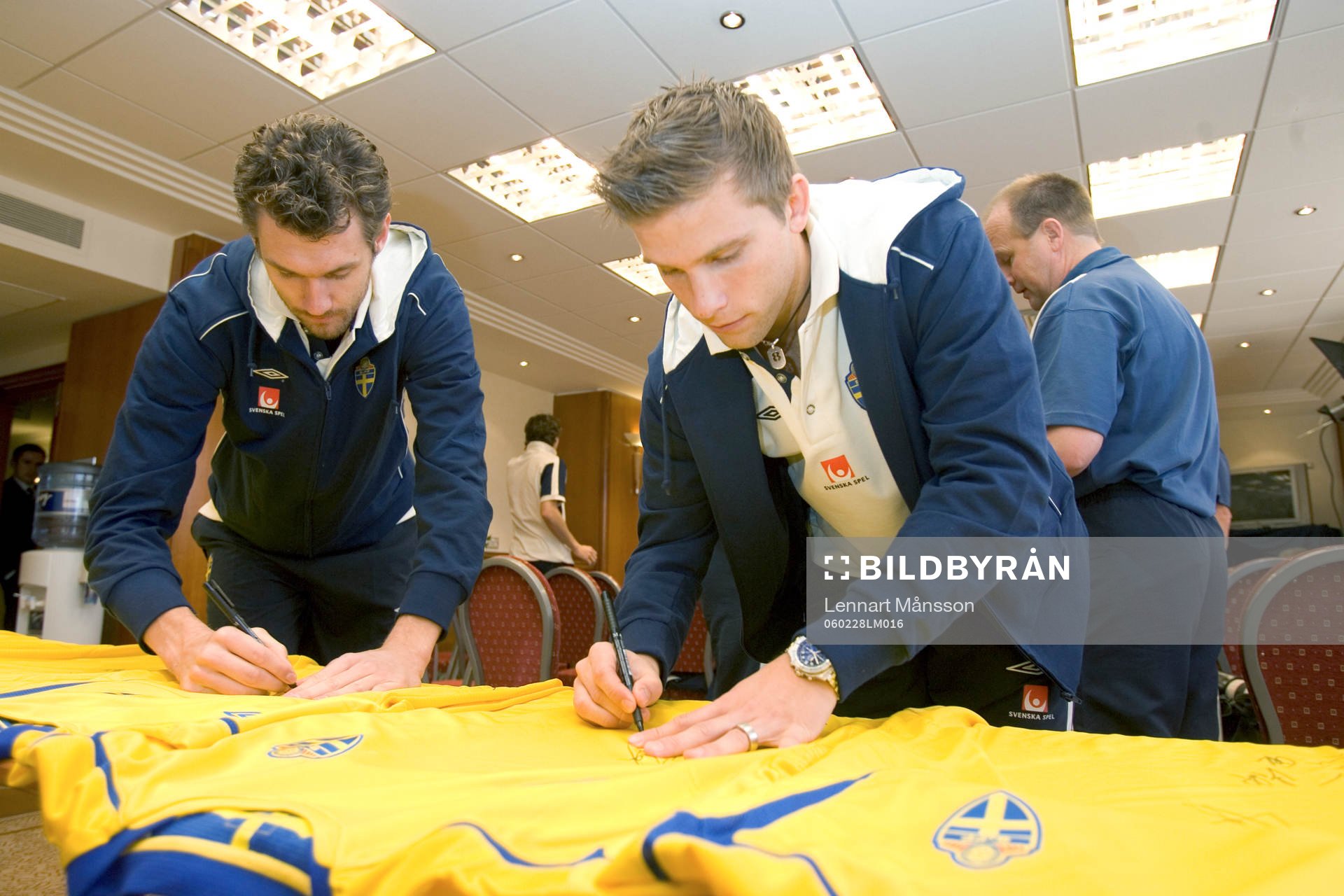 Andreas Isaksson och Anders Svensson. Autograf, tröja,
