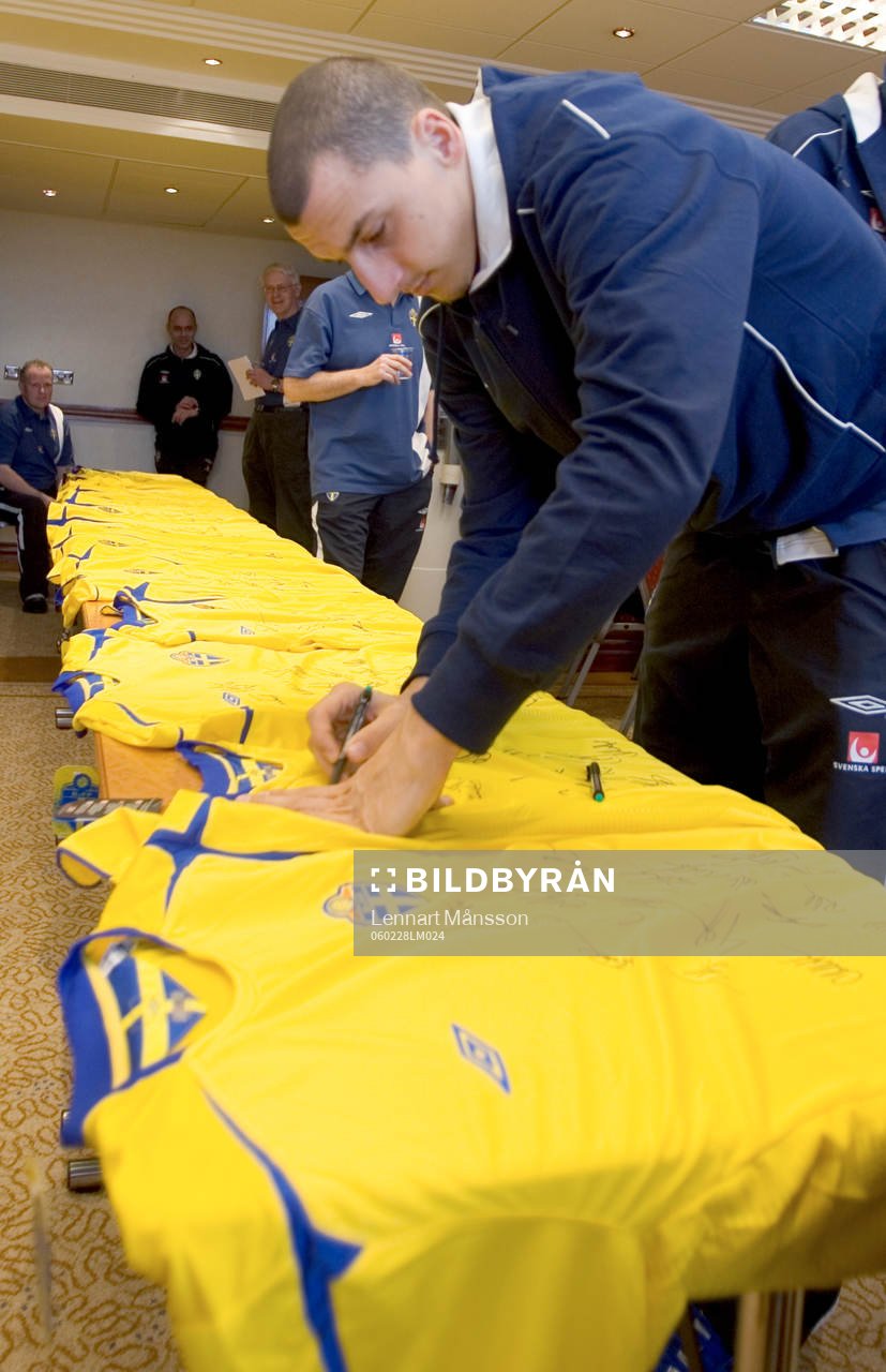 Zlatan Ibrahimovic. Autograf, tröja, tröjor
