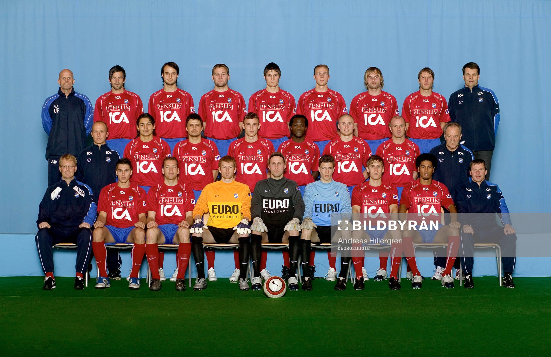  Bakre raden från vänster: Lennart Furudahl (målvaktstränare), Thomas Backman, Helgi Danielsson, Tyler Hughes, Pär Cederqvist, Freddy Borg, Peter Sedunov, Fredrik Gustafson, Anders Willstedt (läkare).