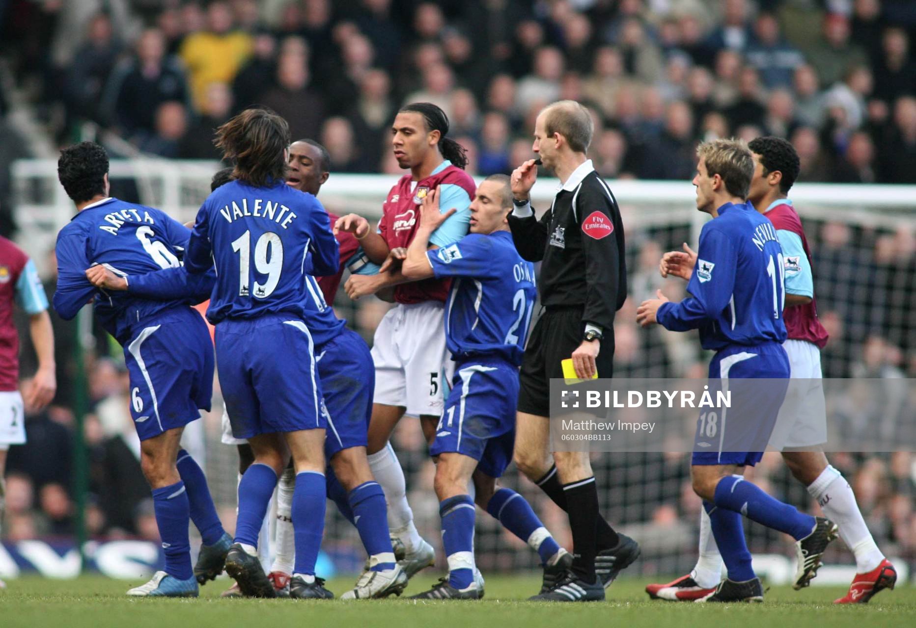 Mike Arteta, Everton och Anton Ferdinand, West Ham knuffas